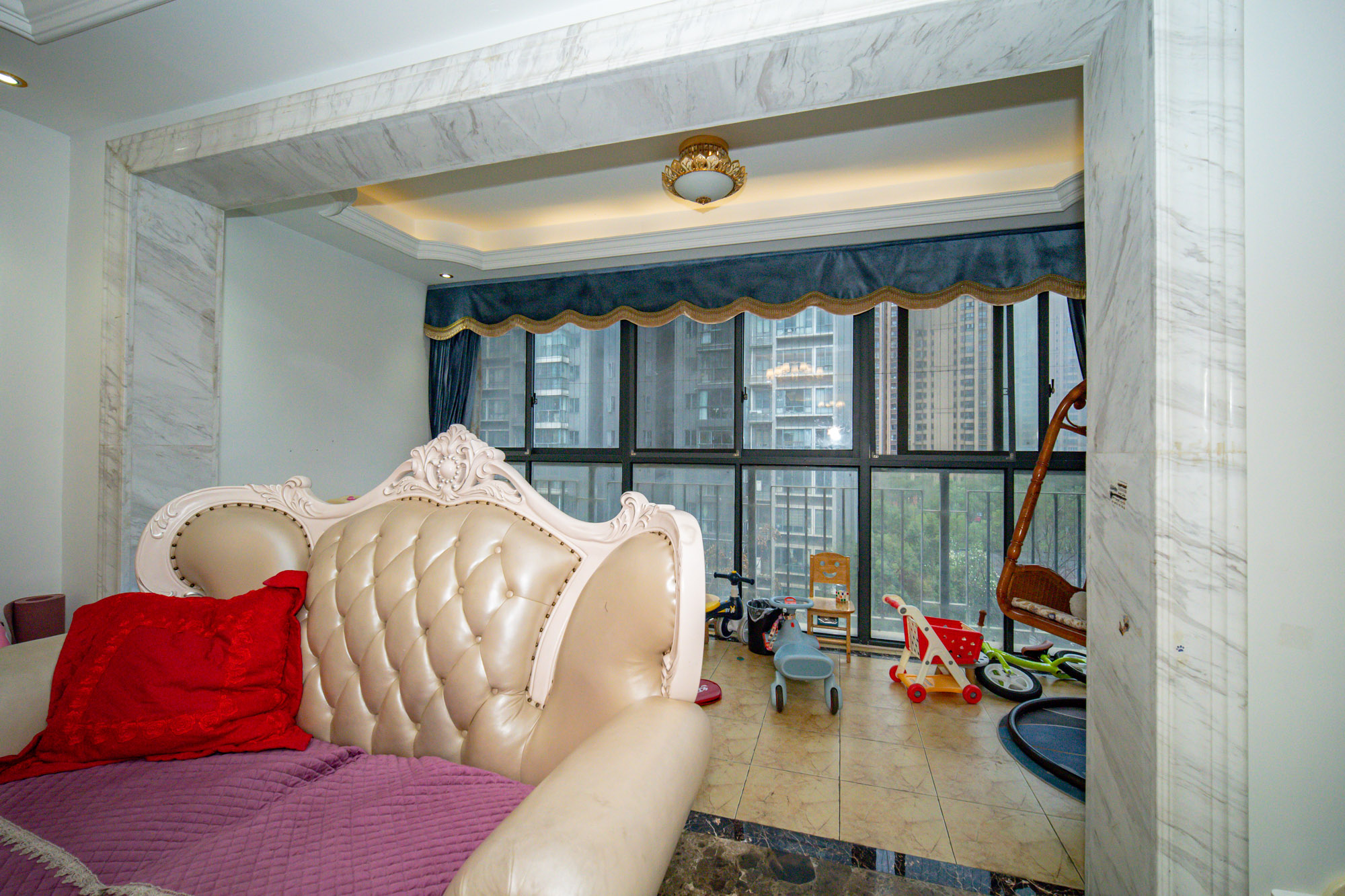 恒基凯旋门一二期  4室2厅2卫    178.0万 恒基凯旋门一二期  4室2厅2卫    178.0万阳台