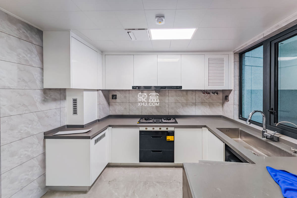 金茂越秀雨花金茂智慧科学城  4室2厅2卫    165.0万 金茂越秀雨花金茂智慧科学城  4室2厅2卫    165.0万厨房