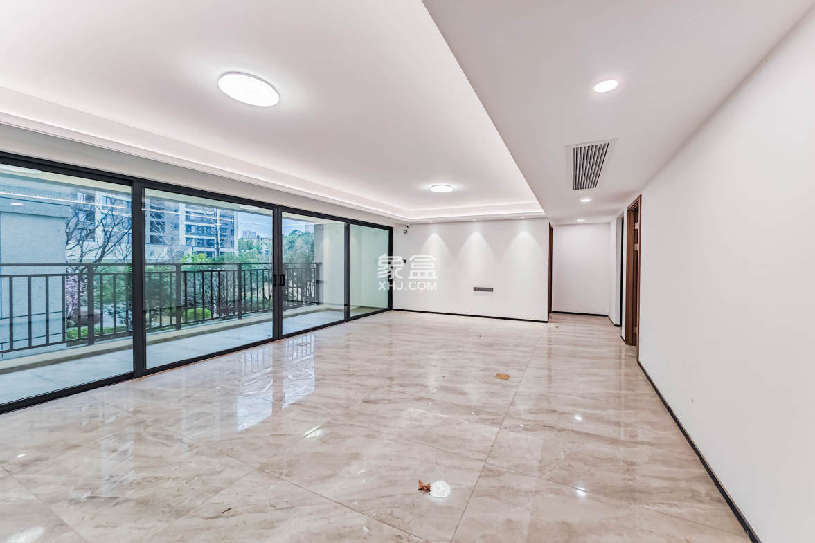 金茂越秀雨花金茂智慧科学城  4室2厅2卫    165.0万 金茂越秀雨花金茂智慧科学城  4室2厅2卫    165.0万客厅