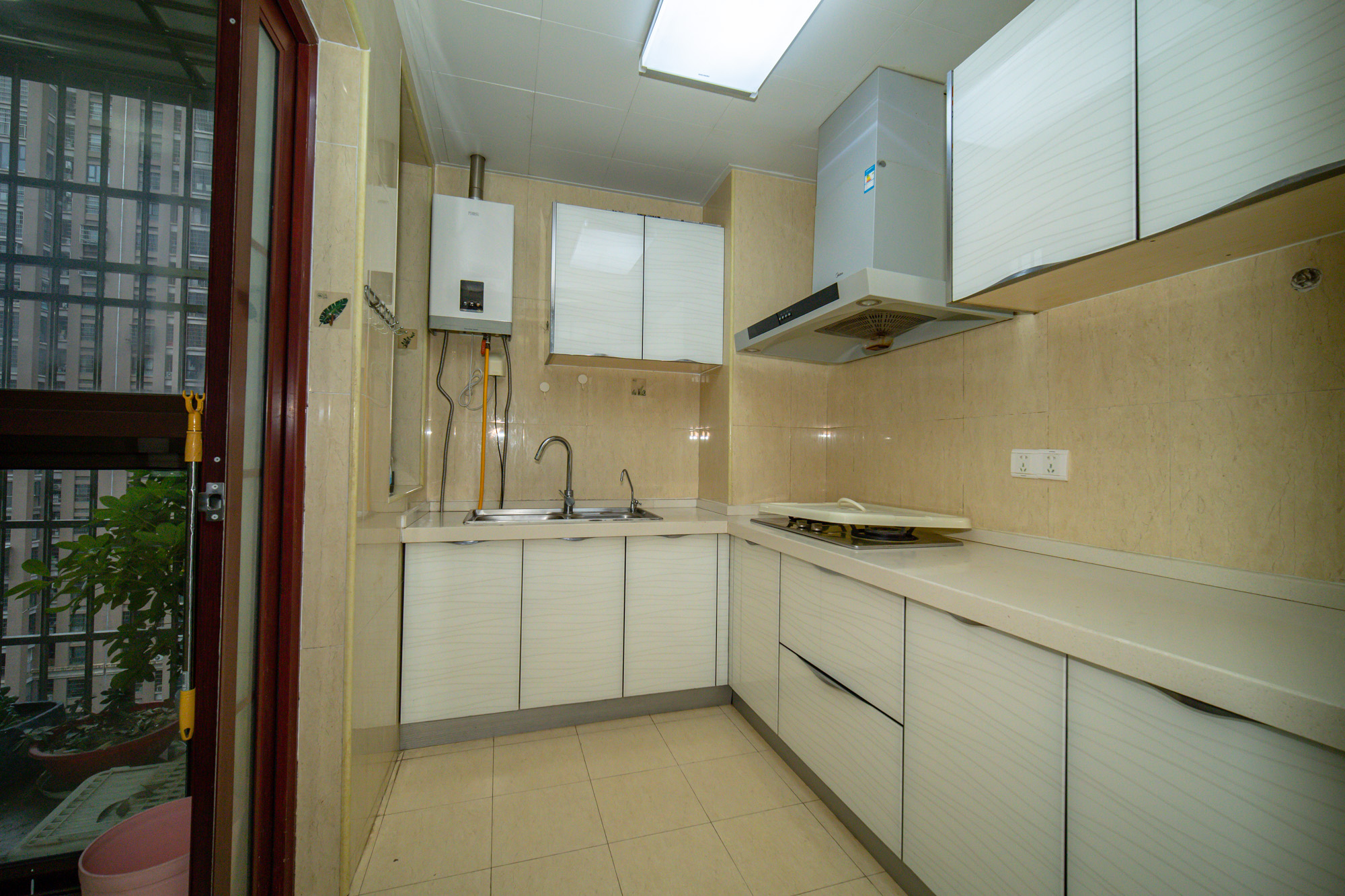 家和院  4室2厅2卫    98.0万 家和院  4室2厅2卫    98.0万厨房