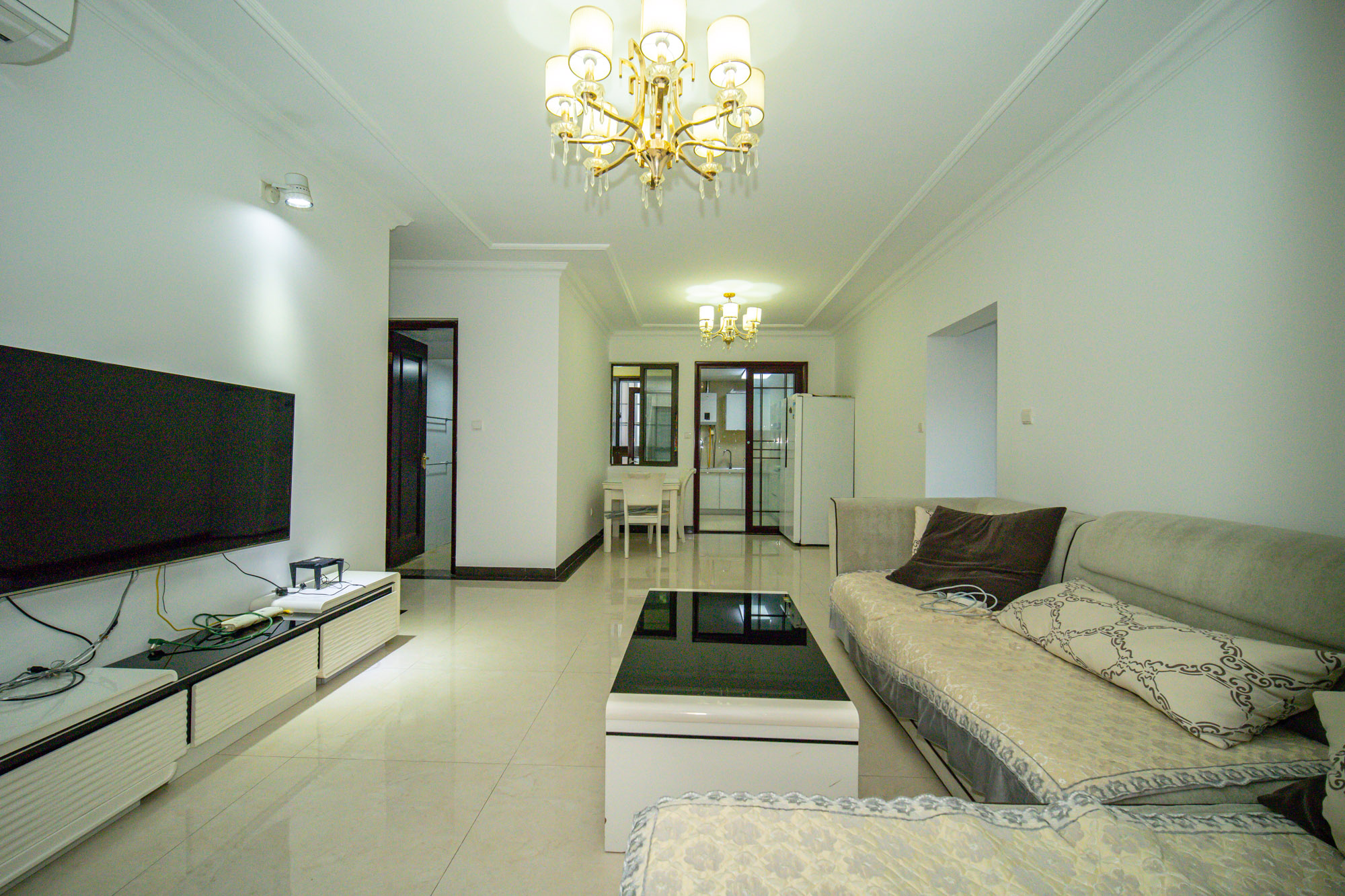 家和院  4室2厅2卫    98.0万 家和院  4室2厅2卫    98.0万客厅