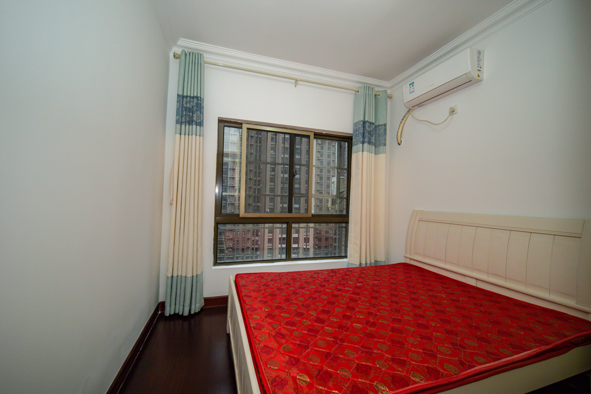 家和院  4室2厅2卫    98.0万 家和院  4室2厅2卫    98.0万卧室