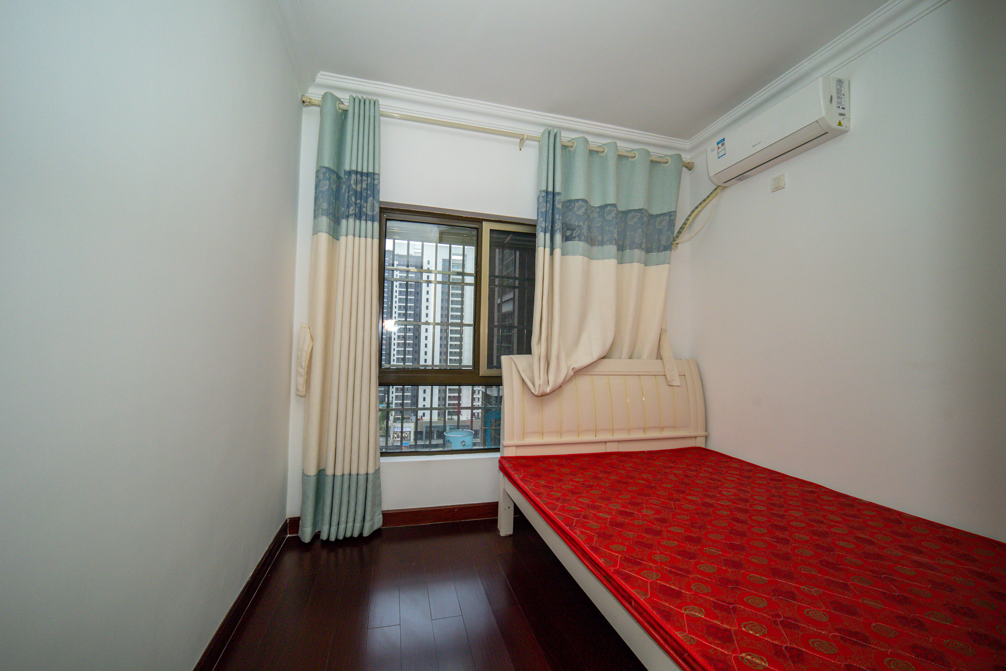 家和院  4室2厅2卫    98.0万 家和院  4室2厅2卫    98.0万卧室