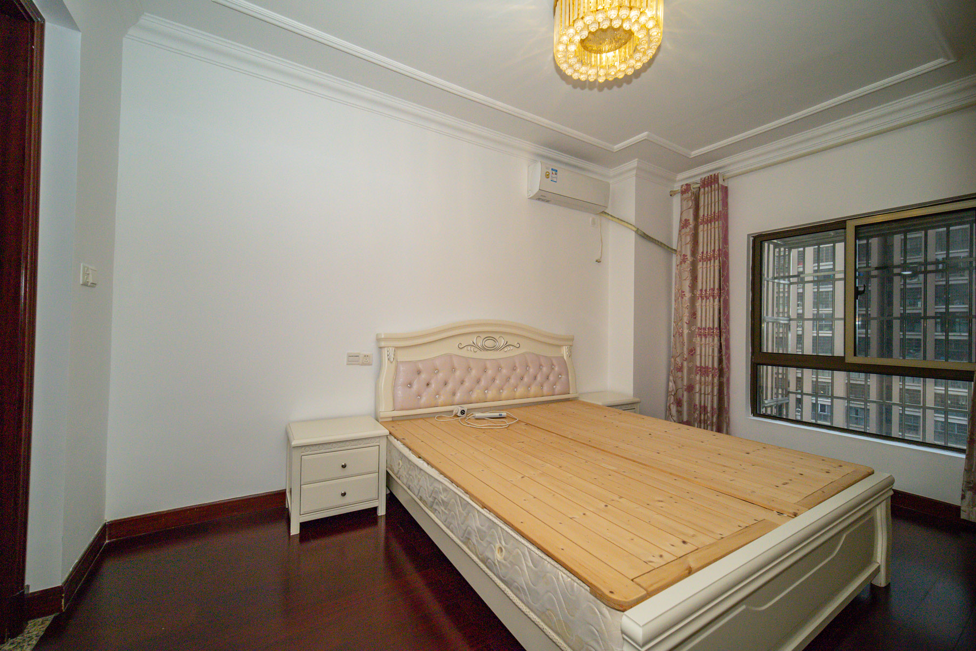 家和院  4室2厅2卫    98.0万 家和院  4室2厅2卫    98.0万卧室