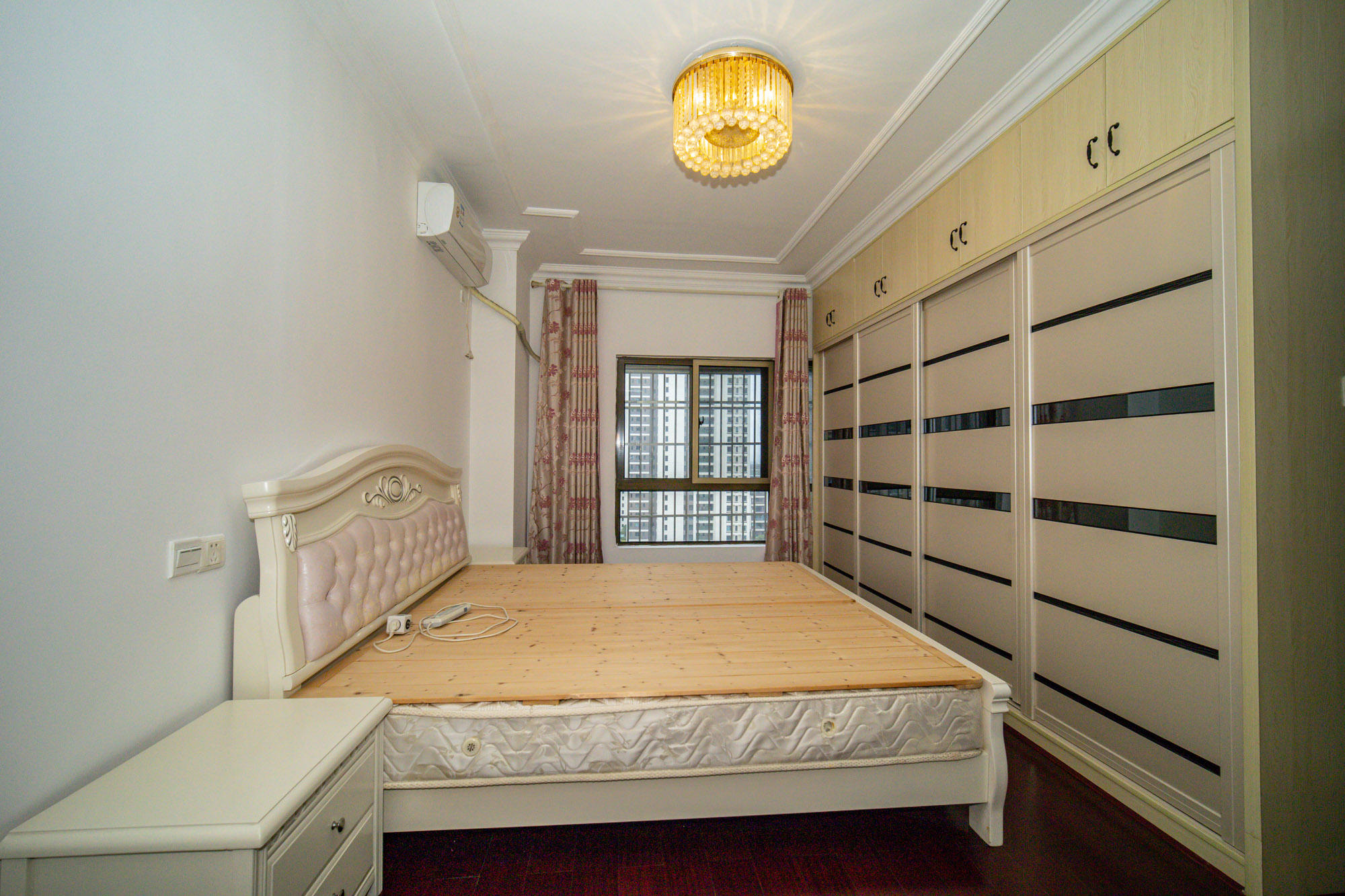 家和院  4室2厅2卫    98.0万 家和院  4室2厅2卫    98.0万卧室