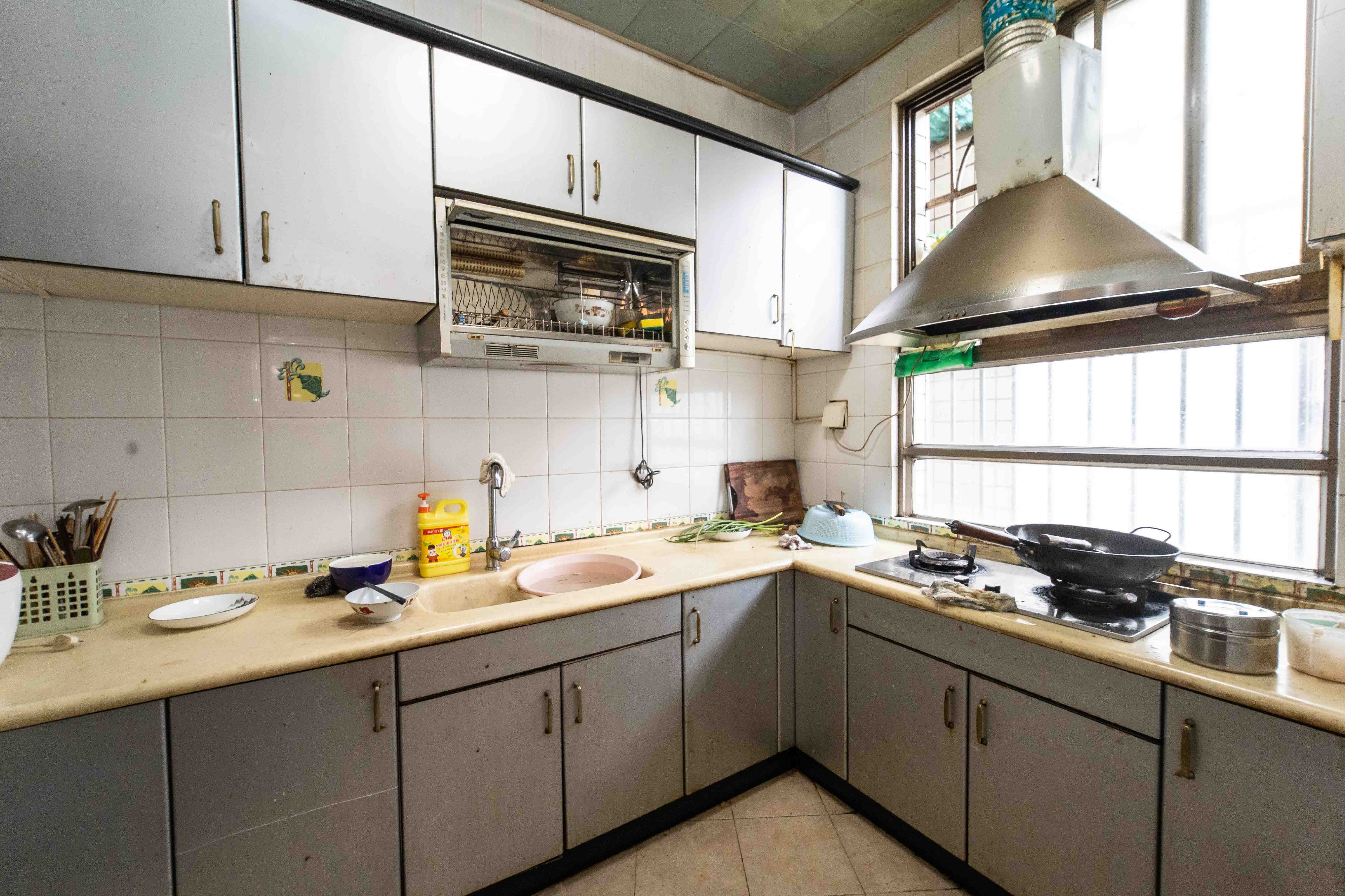 阳光走廊 4室2厅2卫 106.0万 阳光走廊 4室2厅2卫 106.0万厨房