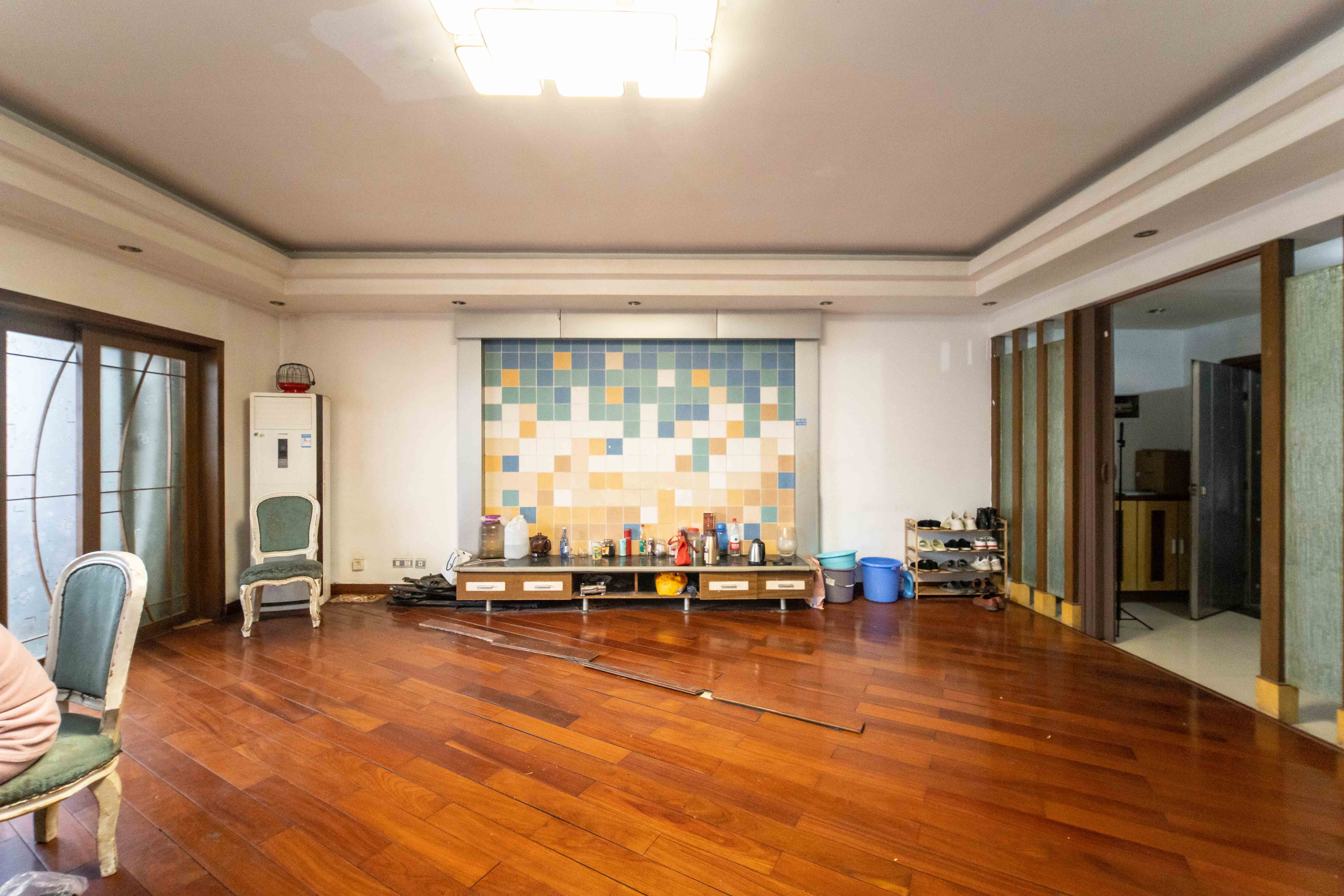 阳光走廊 4室2厅2卫 106.0万 阳光走廊 4室2厅2卫 106.0万客厅