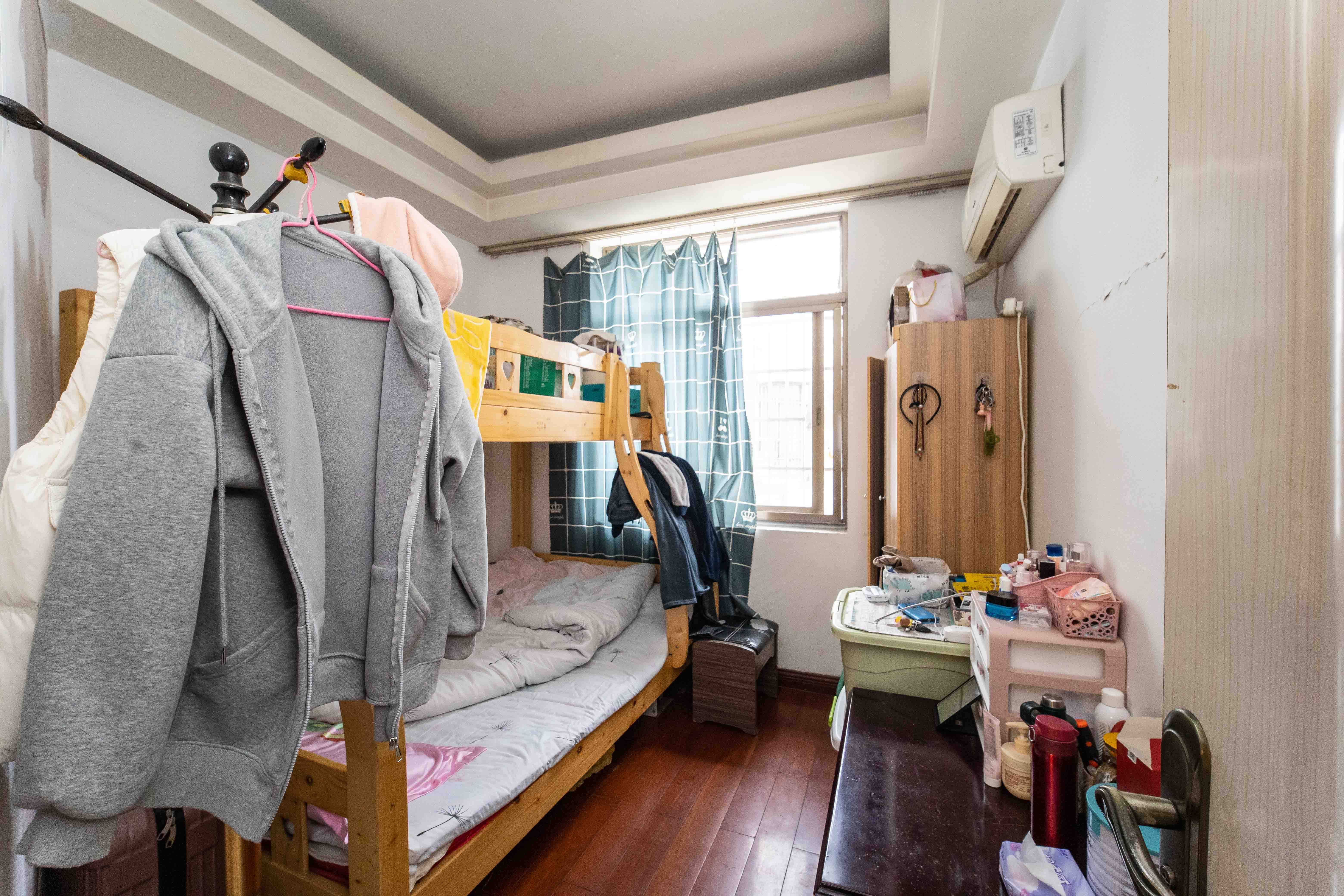 阳光走廊 4室2厅2卫 106.0万 阳光走廊 4室2厅2卫 106.0万卧室