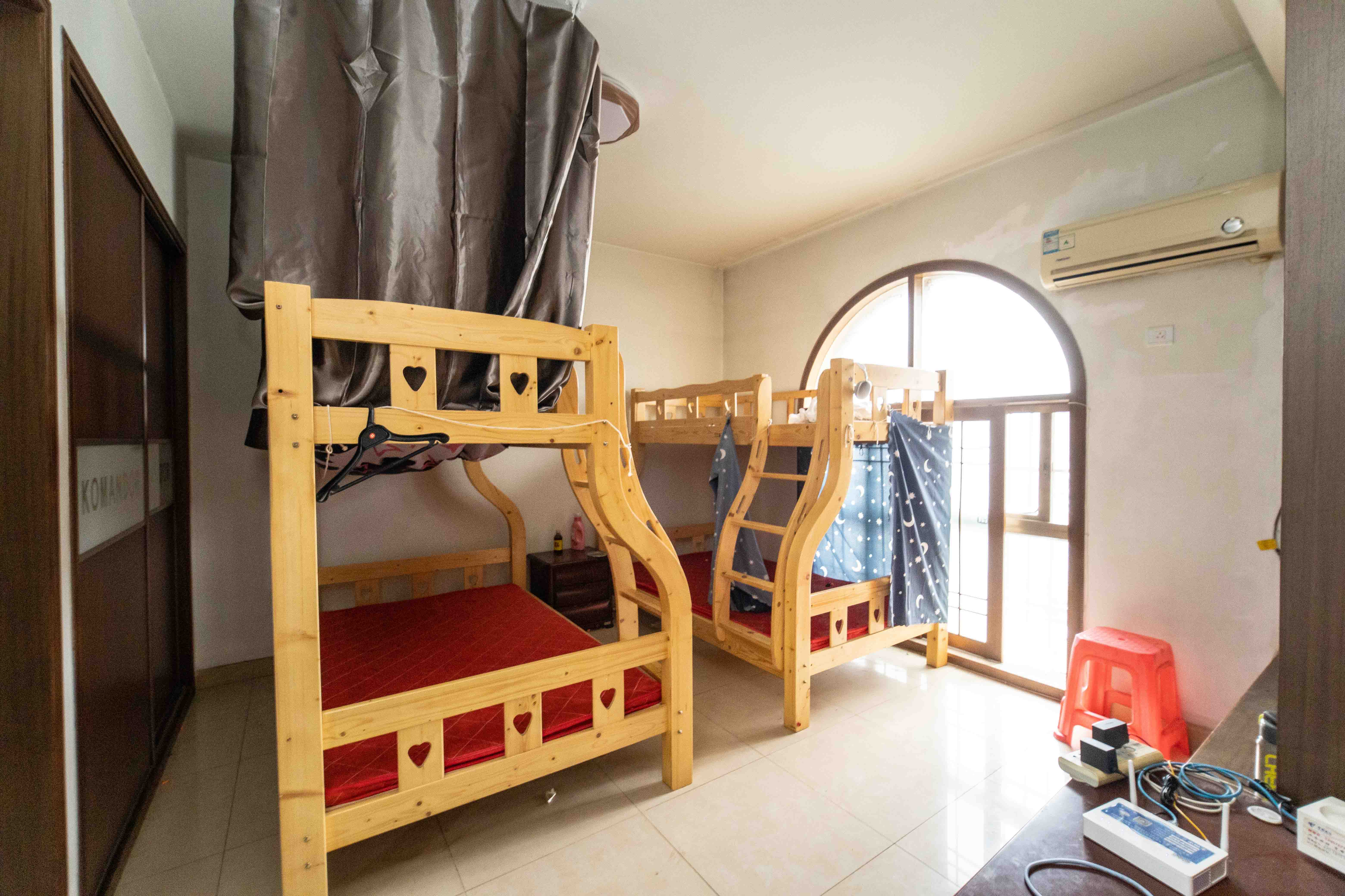 阳光走廊 4室2厅2卫 106.0万 阳光走廊 4室2厅2卫 106.0万卧室