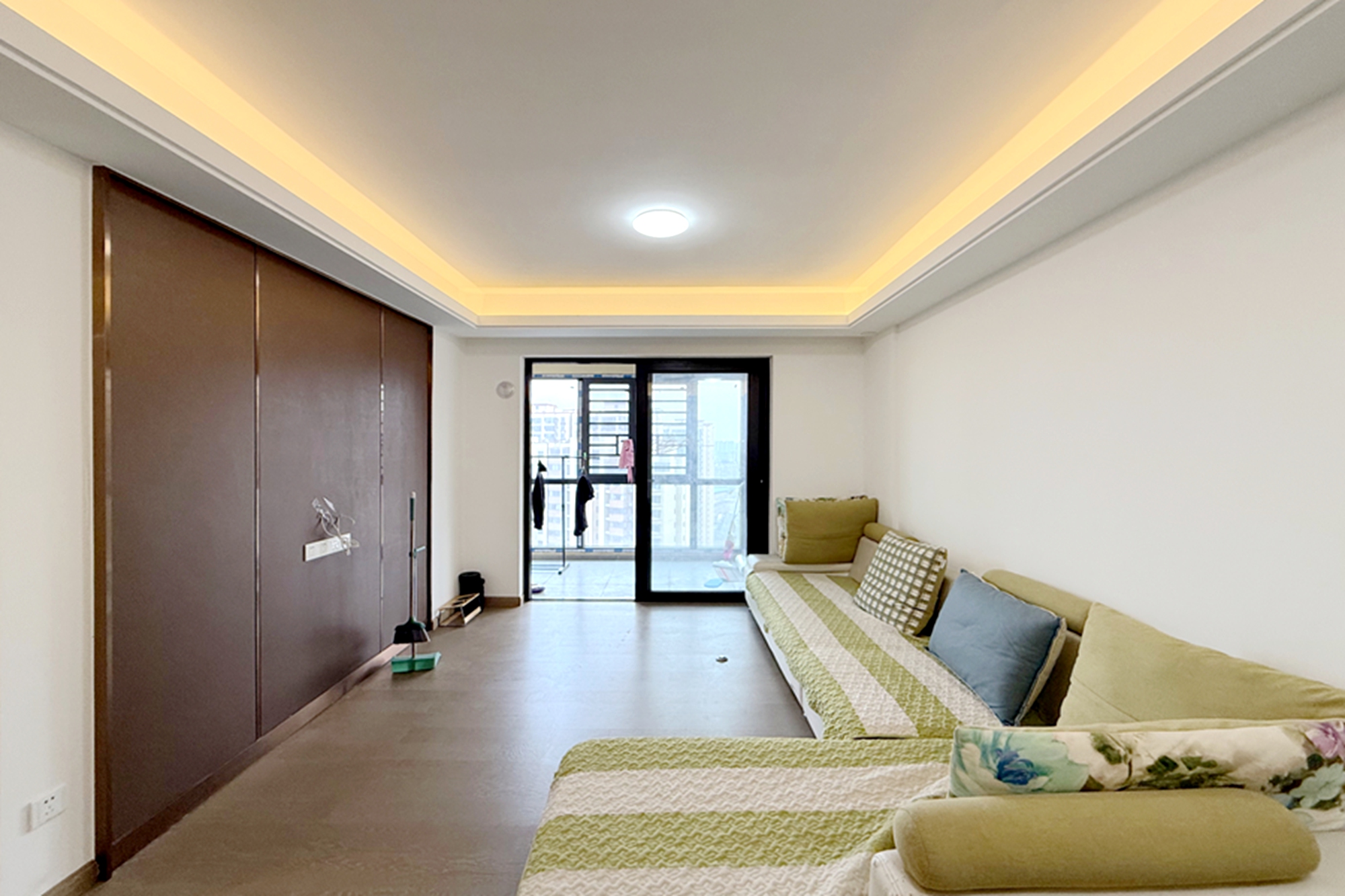 美的翰城  3室2厅2卫    76.0万 美的翰城  3室2厅2卫    76.0万客厅