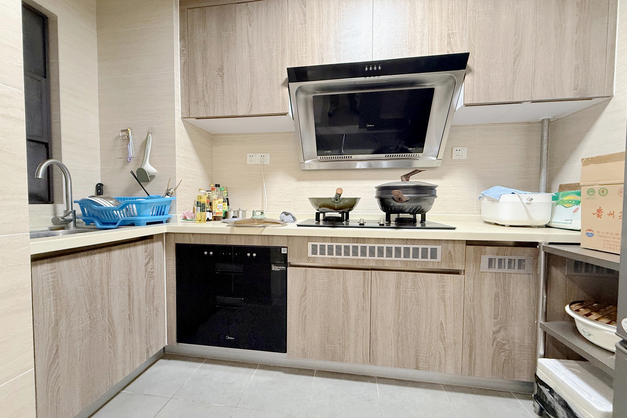 美的翰城  3室2厅2卫    76.0万 美的翰城  3室2厅2卫    76.0万厨房