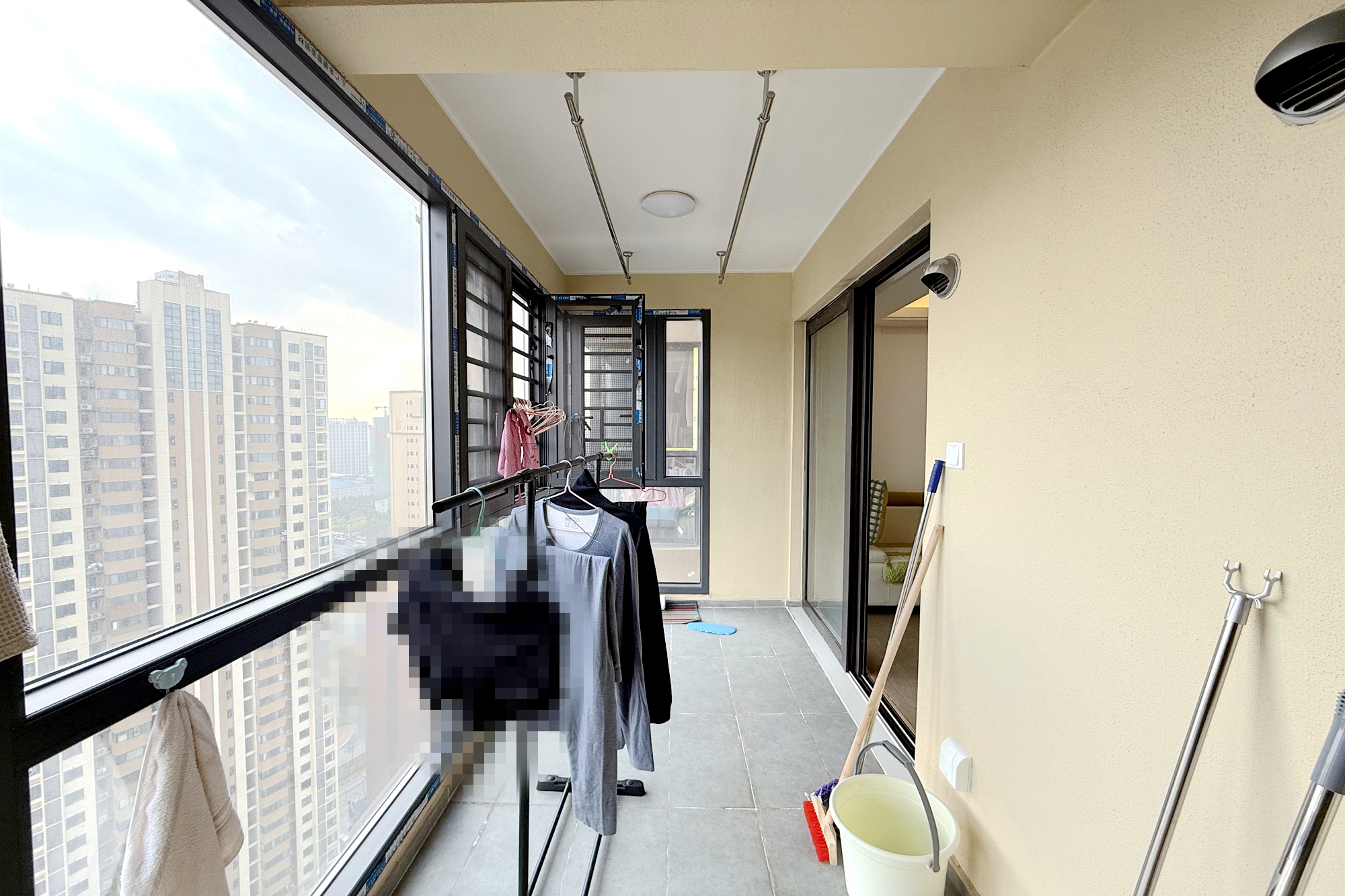 美的翰城  3室2厅2卫    76.0万 美的翰城  3室2厅2卫    76.0万阳台