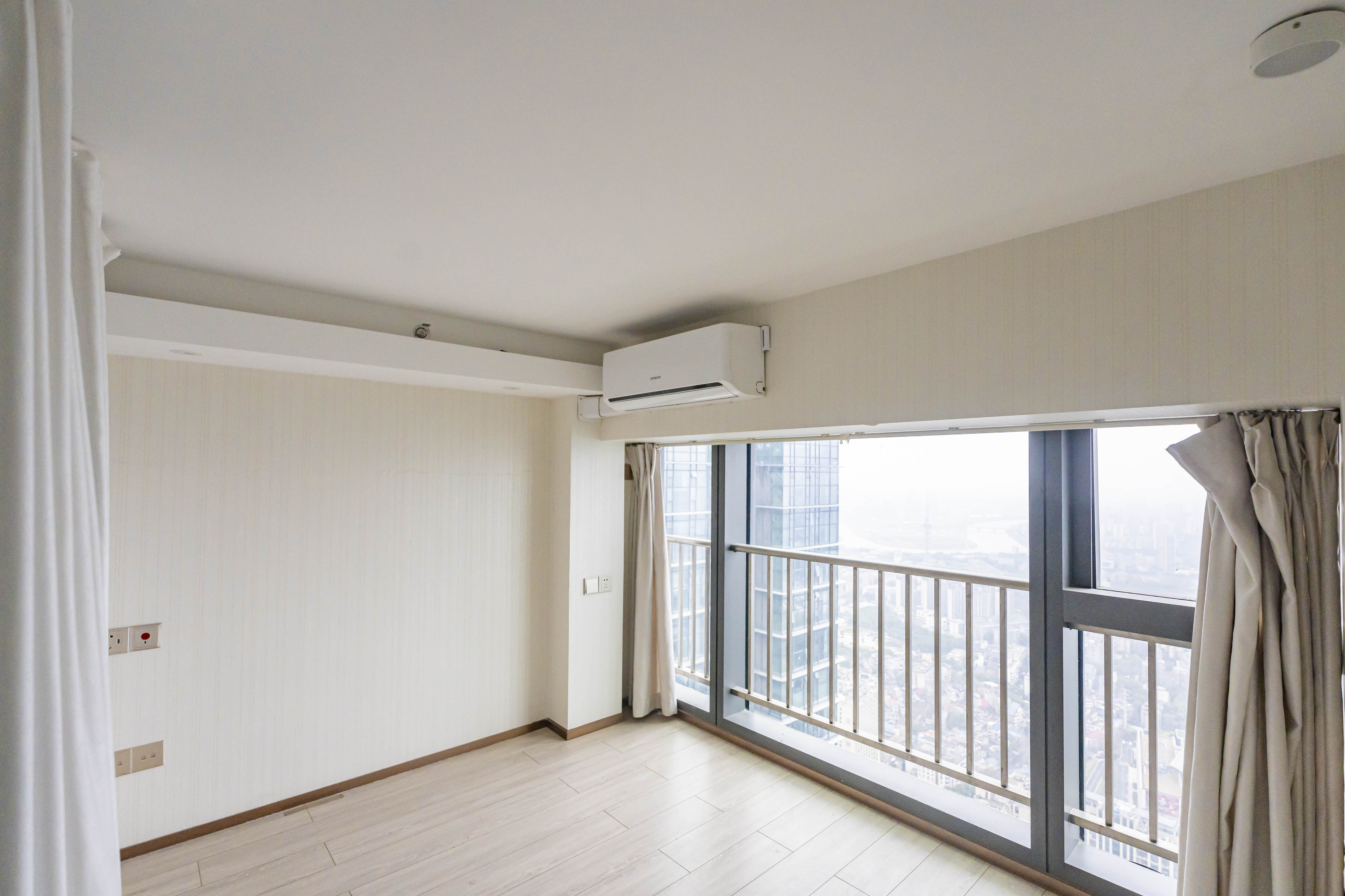 华远华时代  2室1厅1卫   60.00万卧室