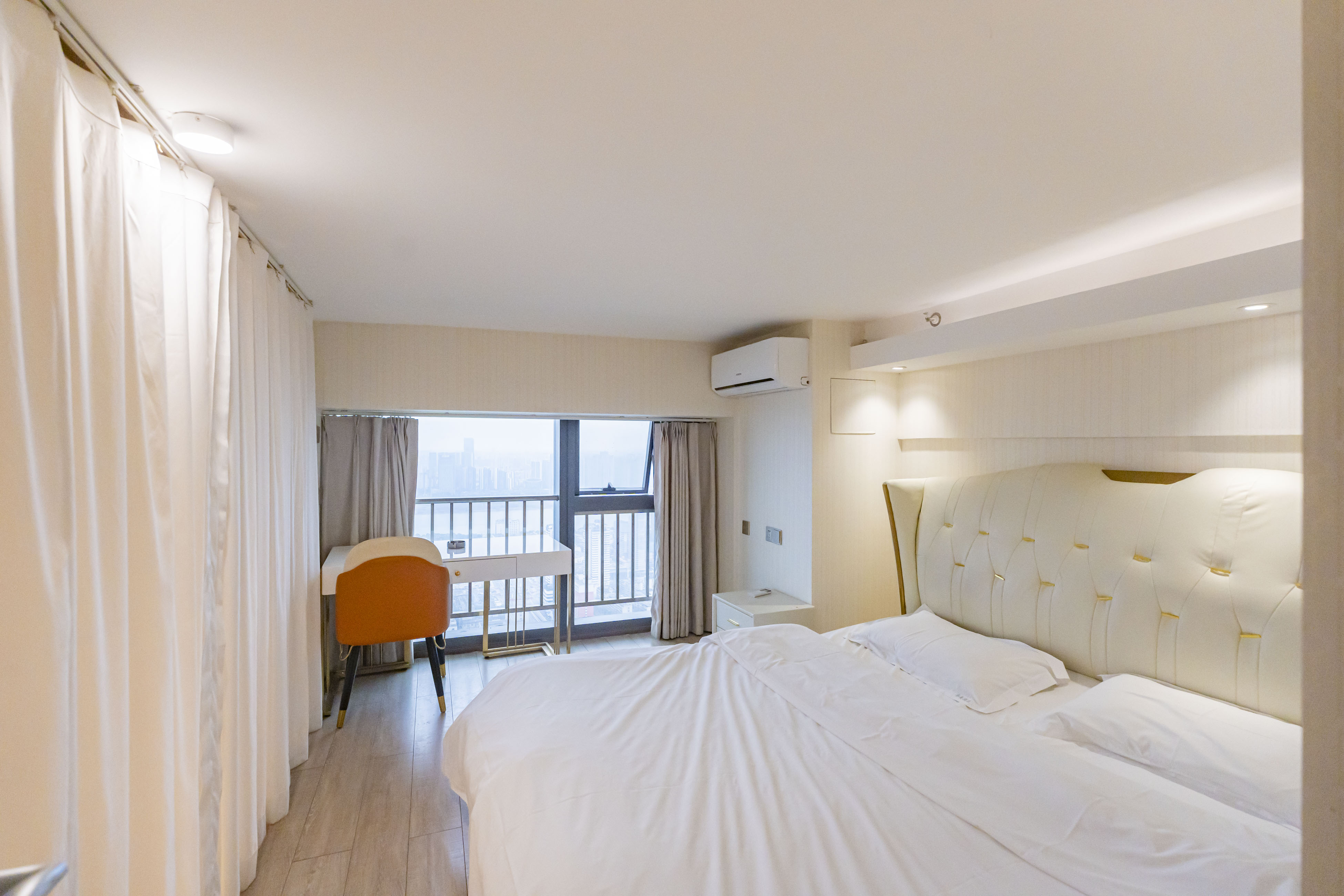 华远华时代  3室1厅2卫   70.00万 华远华时代  3室1厅2卫   70.00万卧室