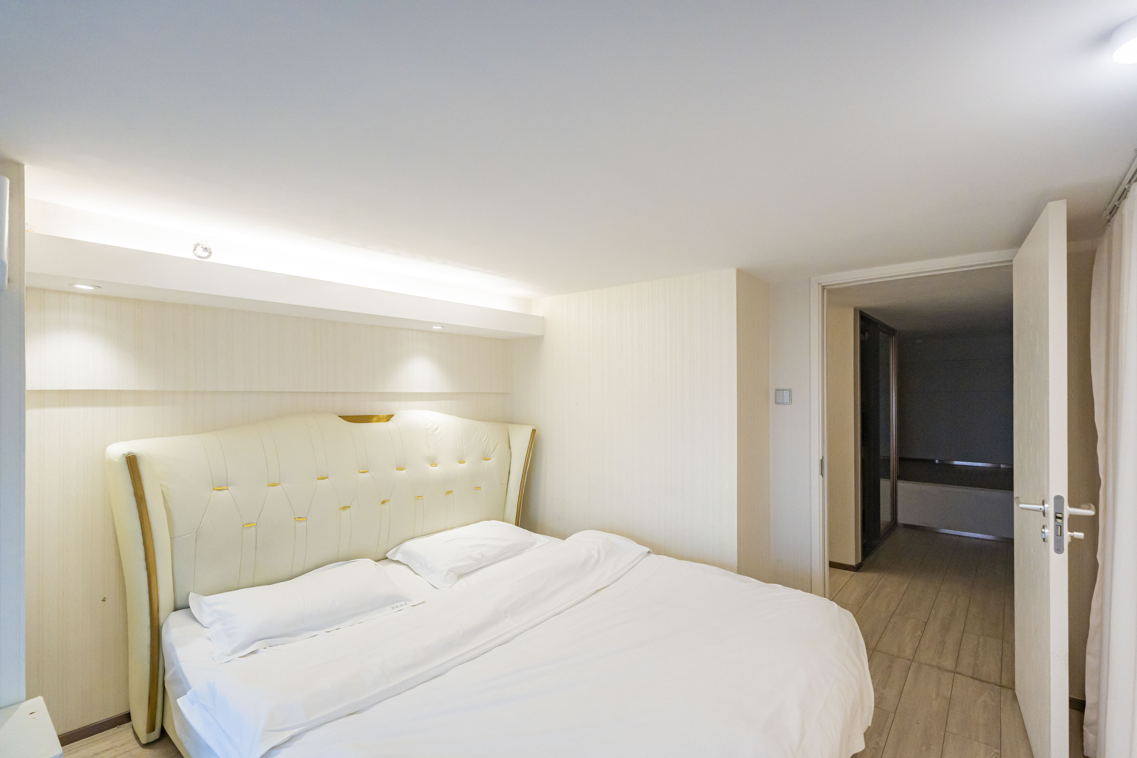 华远华时代  3室1厅2卫   70.00万 华远华时代  3室1厅2卫   70.00万卧室