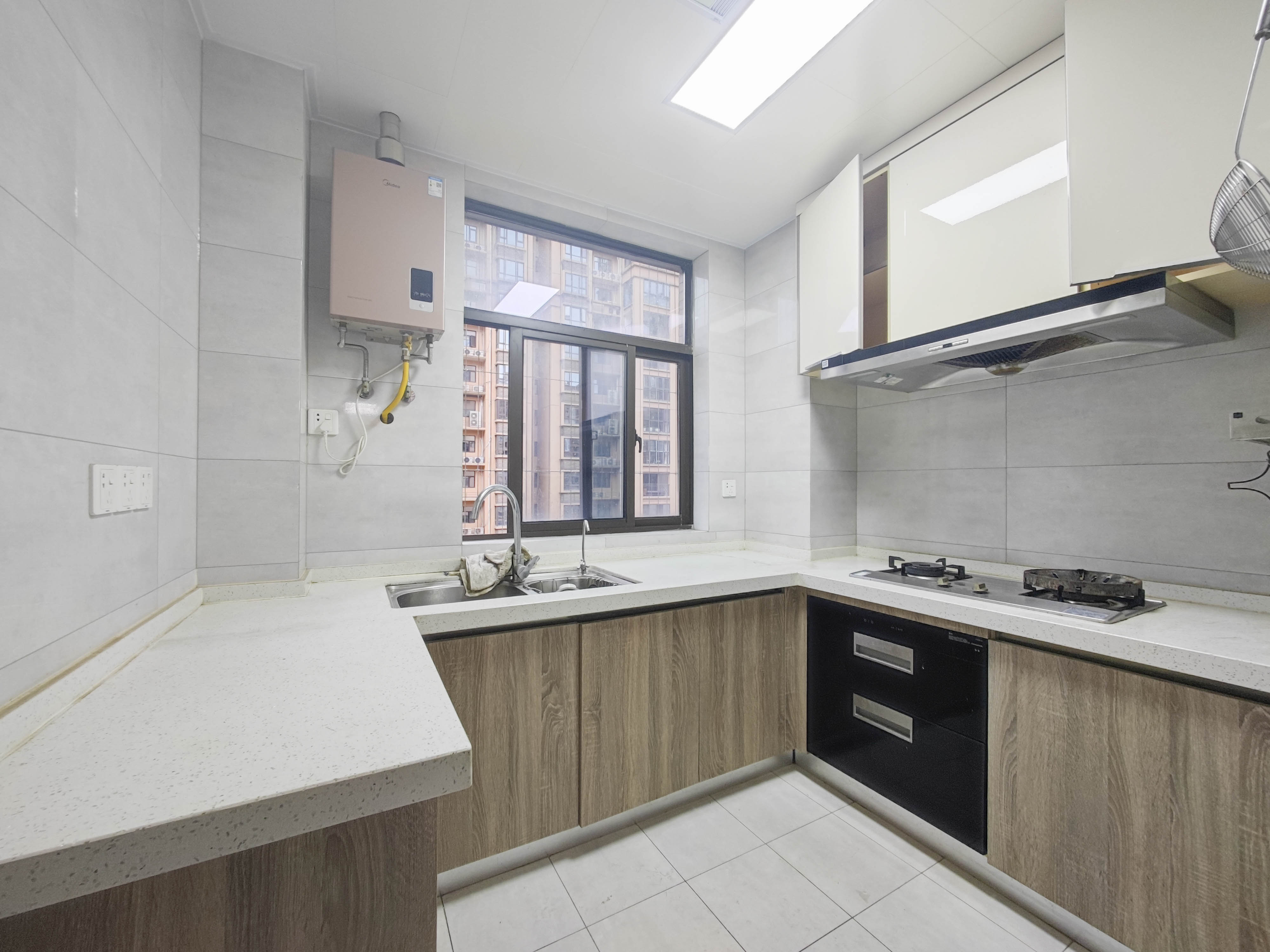 德润小区(丰升德润小区) 4室2厅2卫 168.0万 德润小区(丰升德润小区) 4室2厅2卫 168.0万其他