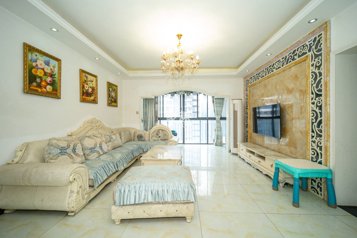 恒基凯旋门一二期  4室2厅2卫    100.0万 恒基凯旋门一二期  4室2厅2卫    100.0万客厅