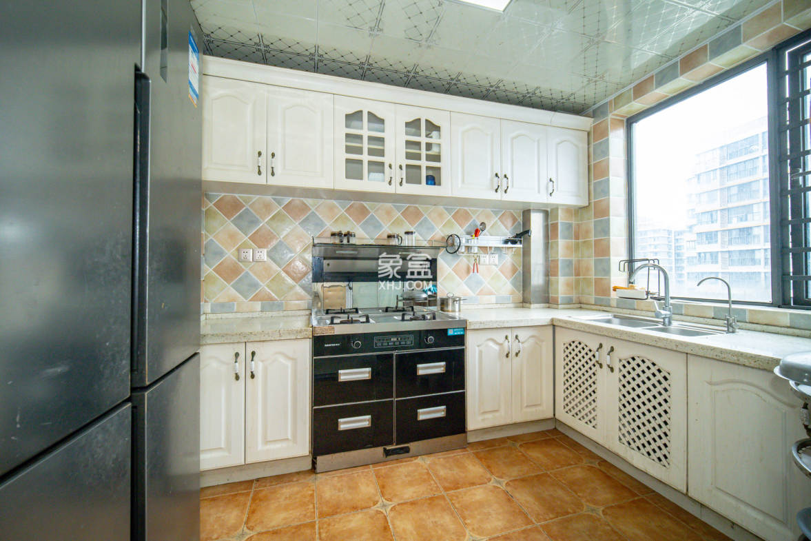 恒基凯旋门一二期  4室2厅2卫    100.0万 恒基凯旋门一二期  4室2厅2卫    100.0万厨房