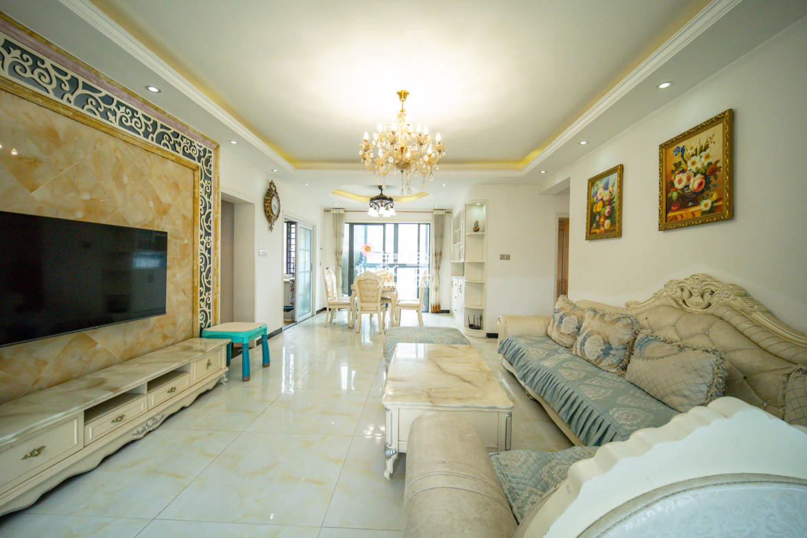 恒基凯旋门一二期  4室2厅2卫    100.0万 恒基凯旋门一二期  4室2厅2卫    100.0万客厅