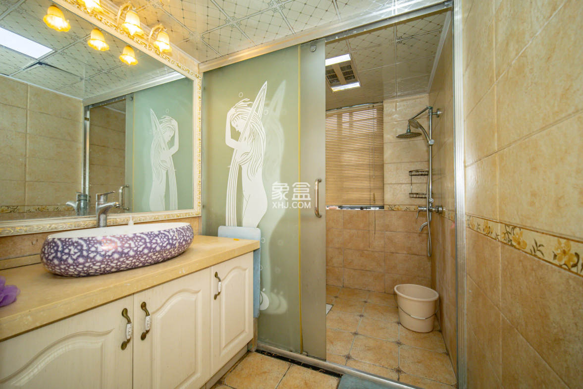 恒基凯旋门一二期  4室2厅2卫    100.0万 恒基凯旋门一二期  4室2厅2卫    100.0万卫生间