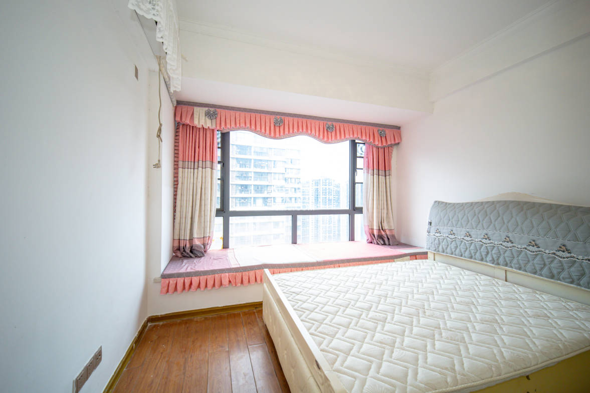 恒基凯旋门一二期  4室2厅2卫    100.0万 恒基凯旋门一二期  4室2厅2卫    100.0万卧室