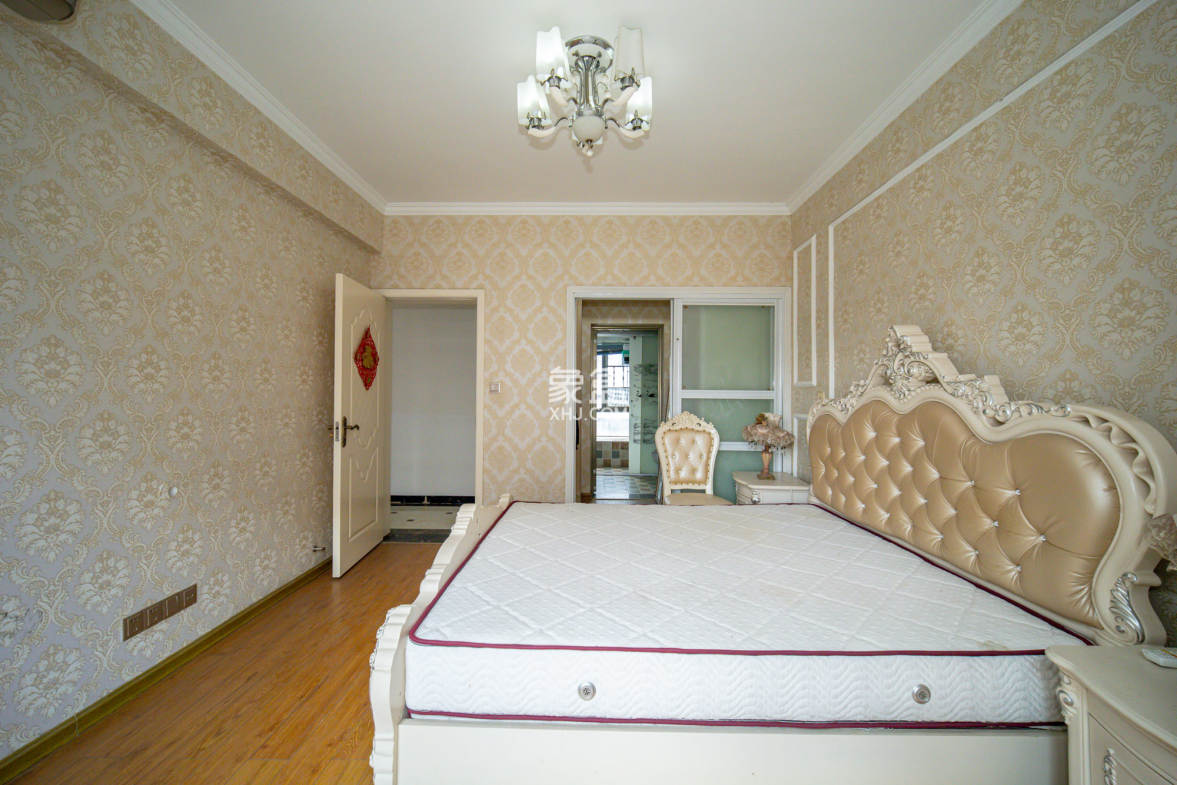 恒基凯旋门一二期  4室2厅2卫    100.0万 恒基凯旋门一二期  4室2厅2卫    100.0万卧室