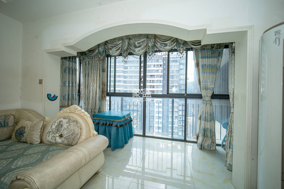 恒基凯旋门一二期  4室2厅2卫    100.0万 恒基凯旋门一二期  4室2厅2卫    100.0万阳台