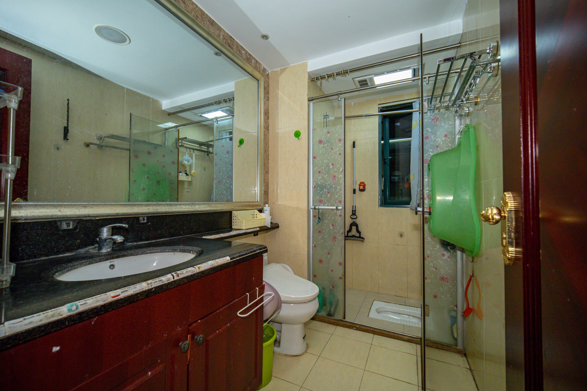 恒大翡翠华庭 3室2厅1卫 79.8万 恒大翡翠华庭 3室2厅1卫 79.8万卫生间