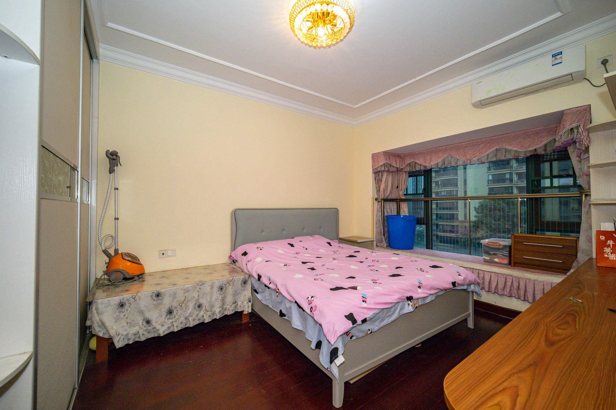 恒大翡翠华庭 3室2厅1卫 79.8万 恒大翡翠华庭 3室2厅1卫 79.8万卧室