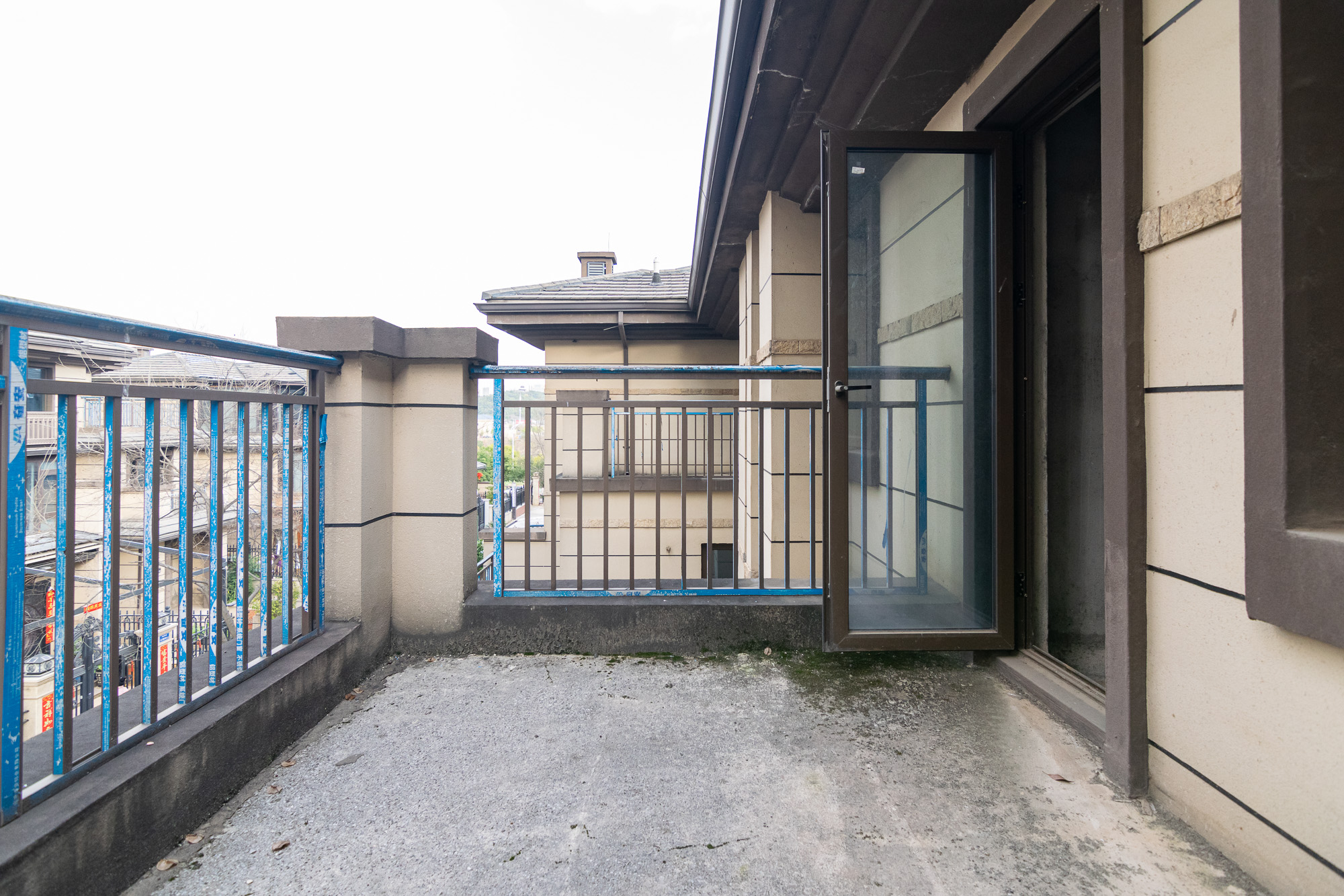 澳海望洲府  4室2厅2卫   170.00万阳台