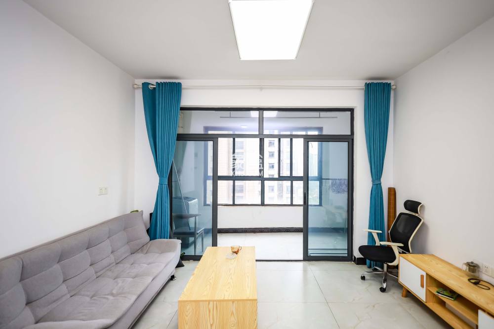 金鹰玖珑山  4室2厅2卫    80.0万