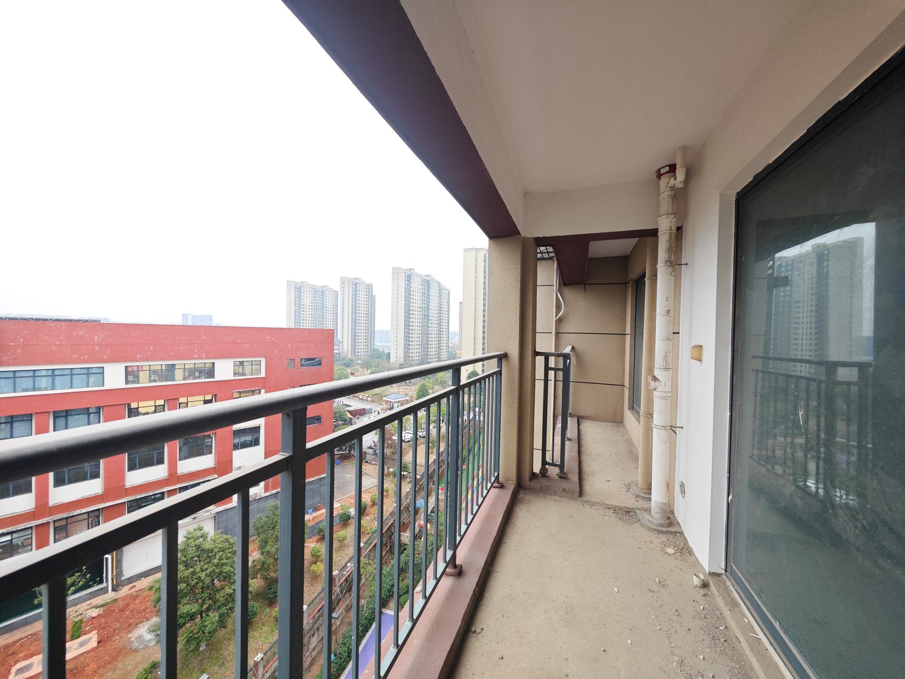 轻盐阳光CEO(轻盐雅苑)(轻奢时代)  4室2厅2卫   112.00万阳台