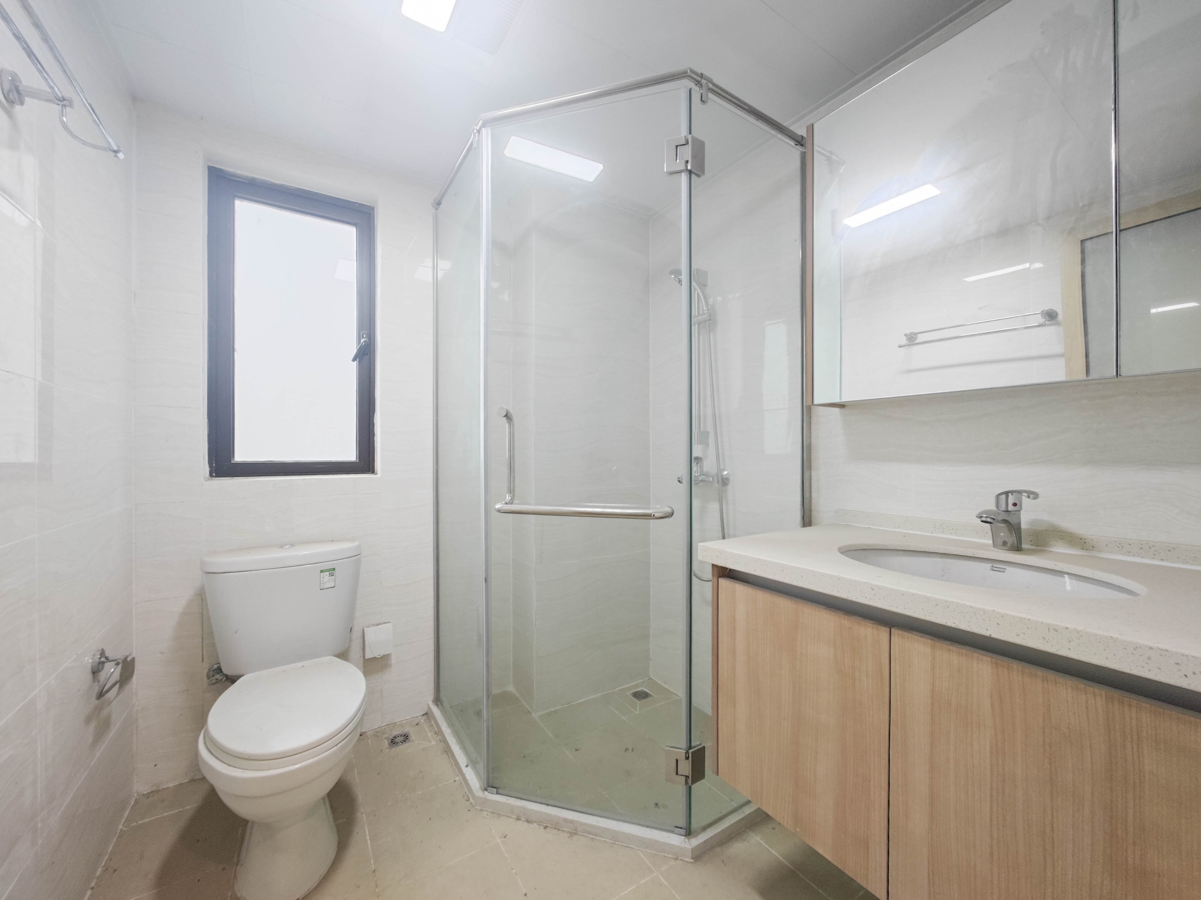 合能枫丹丽舍(柏悦名苑) 3室2厅2卫 115.0万 合能枫丹丽舍(柏悦名苑) 3室2厅2卫 115.0万卫生间