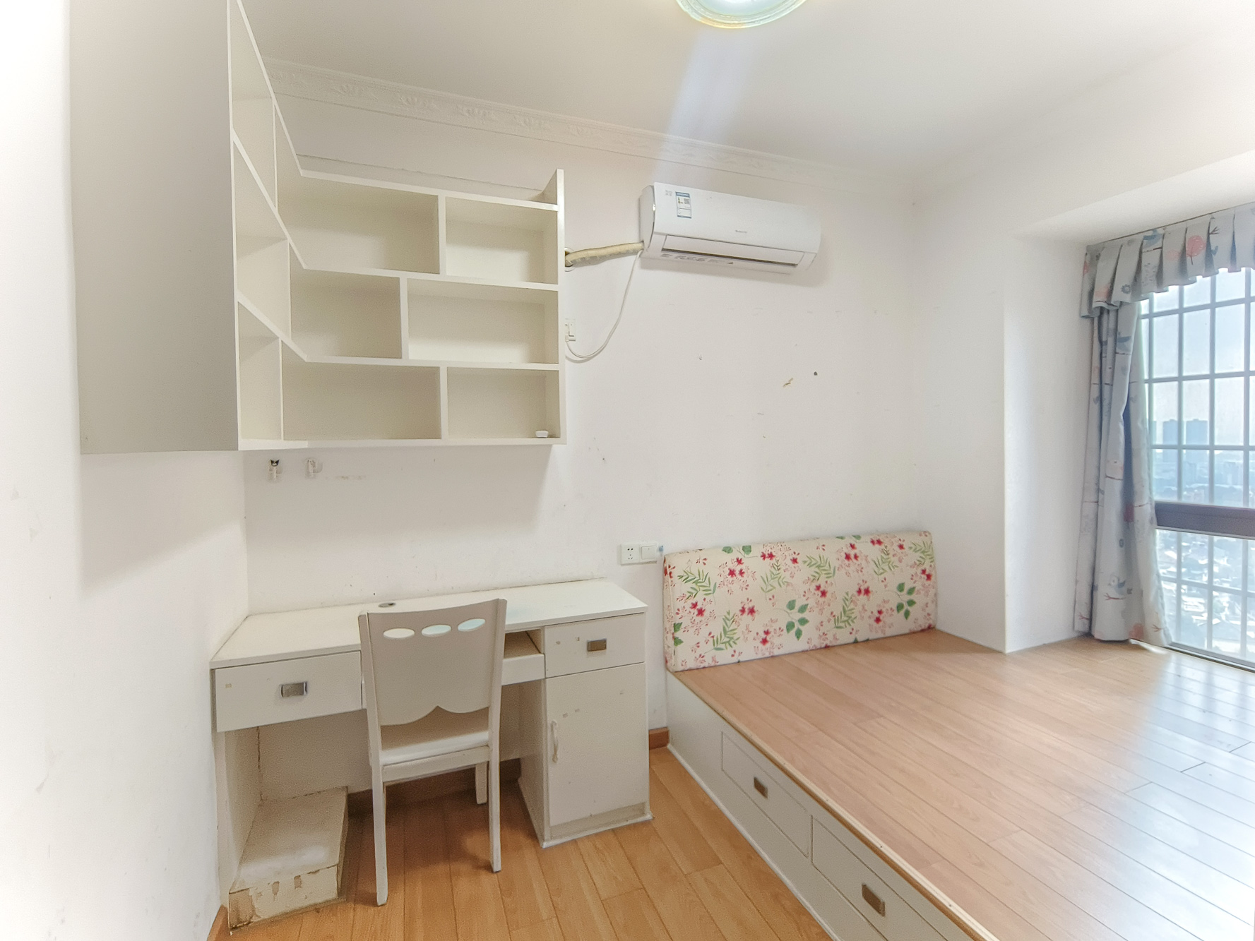 好望谷  3室2厅2卫    62.8万 好望谷  3室2厅2卫    62.8万卧室