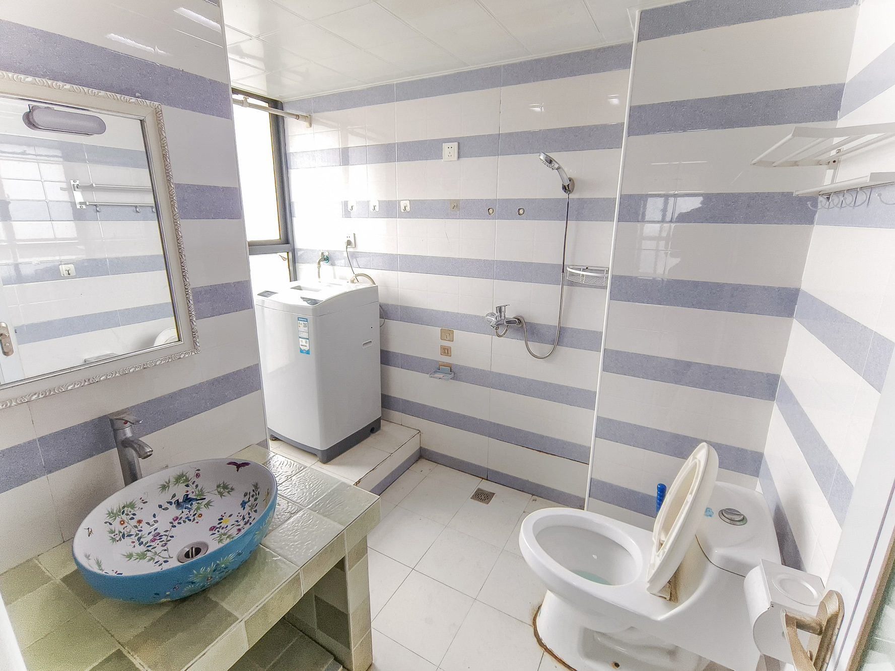 山水湾 1室1厅1卫 40.0万 山水湾 1室1厅1卫 40.0万卫生间