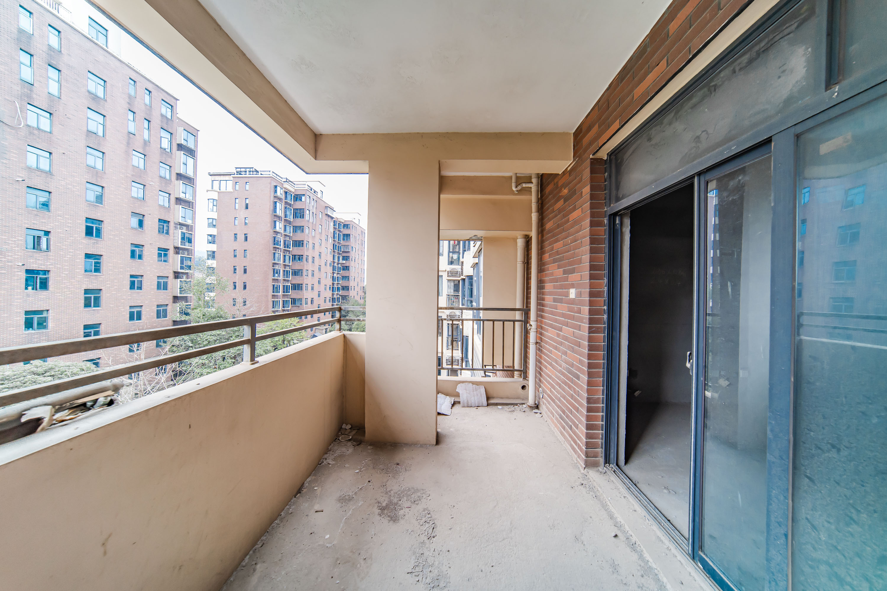 麓山翰林苑  4室2厅2卫    148.0万 麓山翰林苑  4室2厅2卫    148.0万阳台