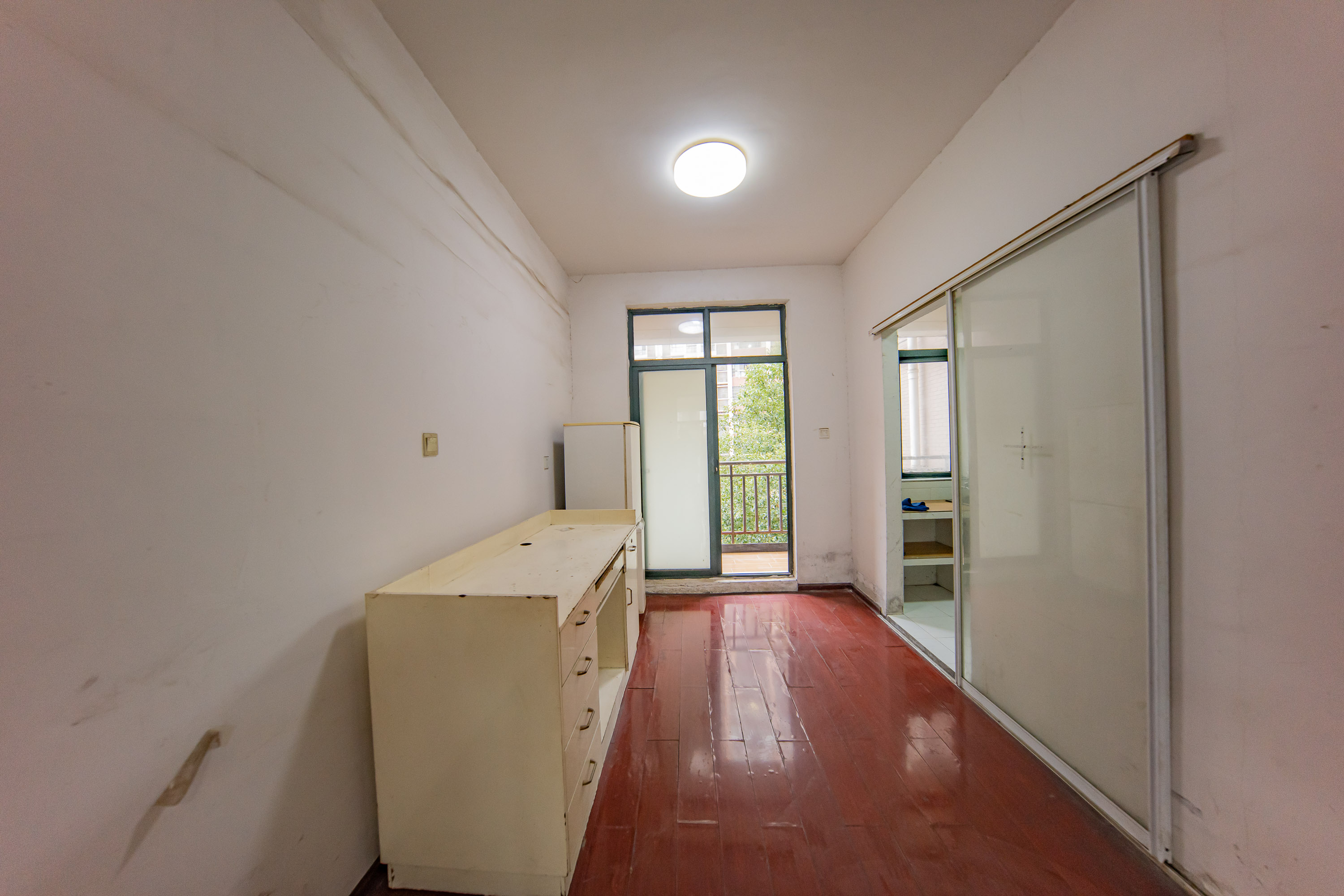 枫华府第 4室2厅2卫 62.0万 枫华府第 4室2厅2卫 62.0万客厅