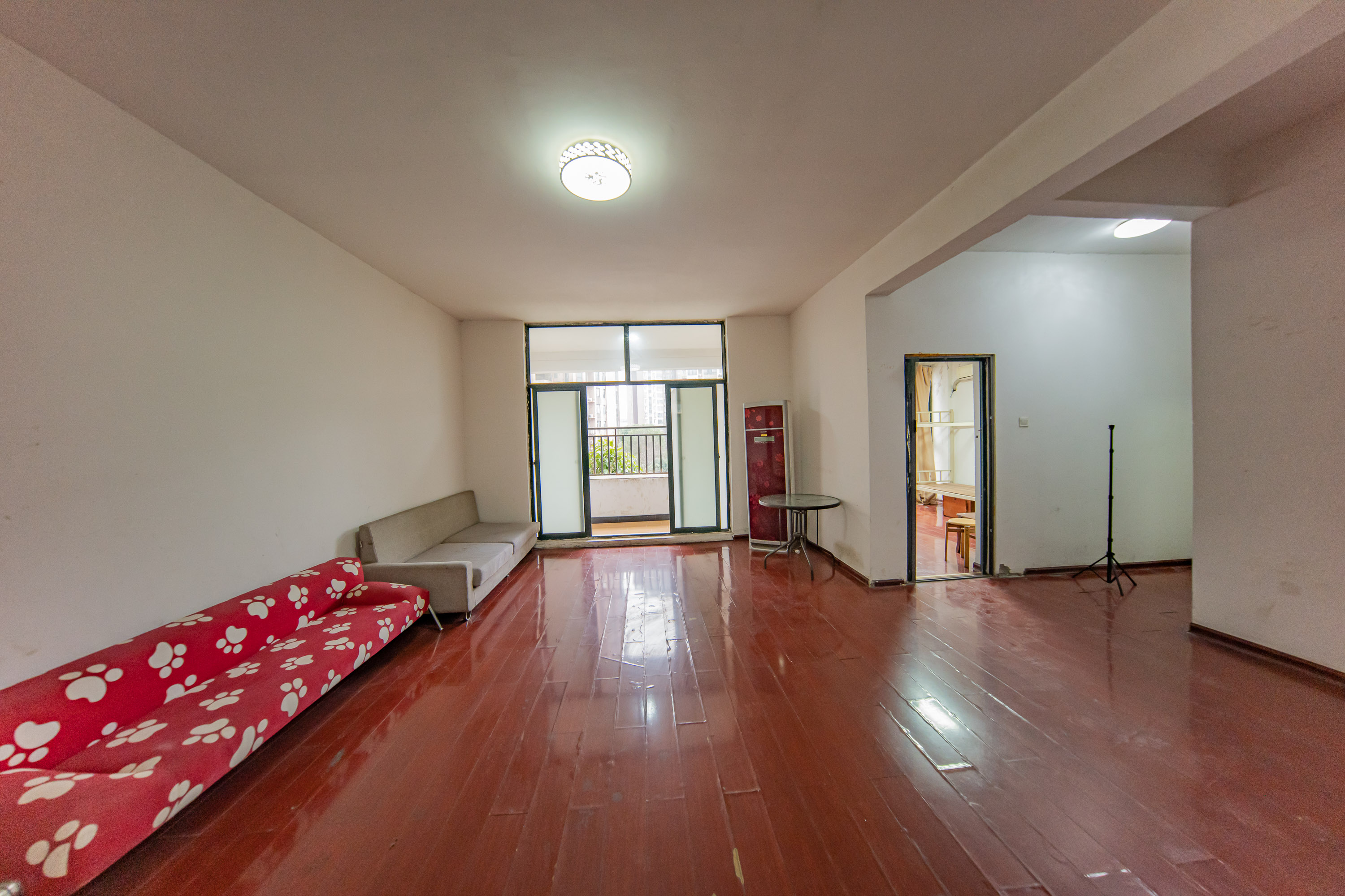 枫华府第 4室2厅2卫 62.0万 枫华府第 4室2厅2卫 62.0万客厅