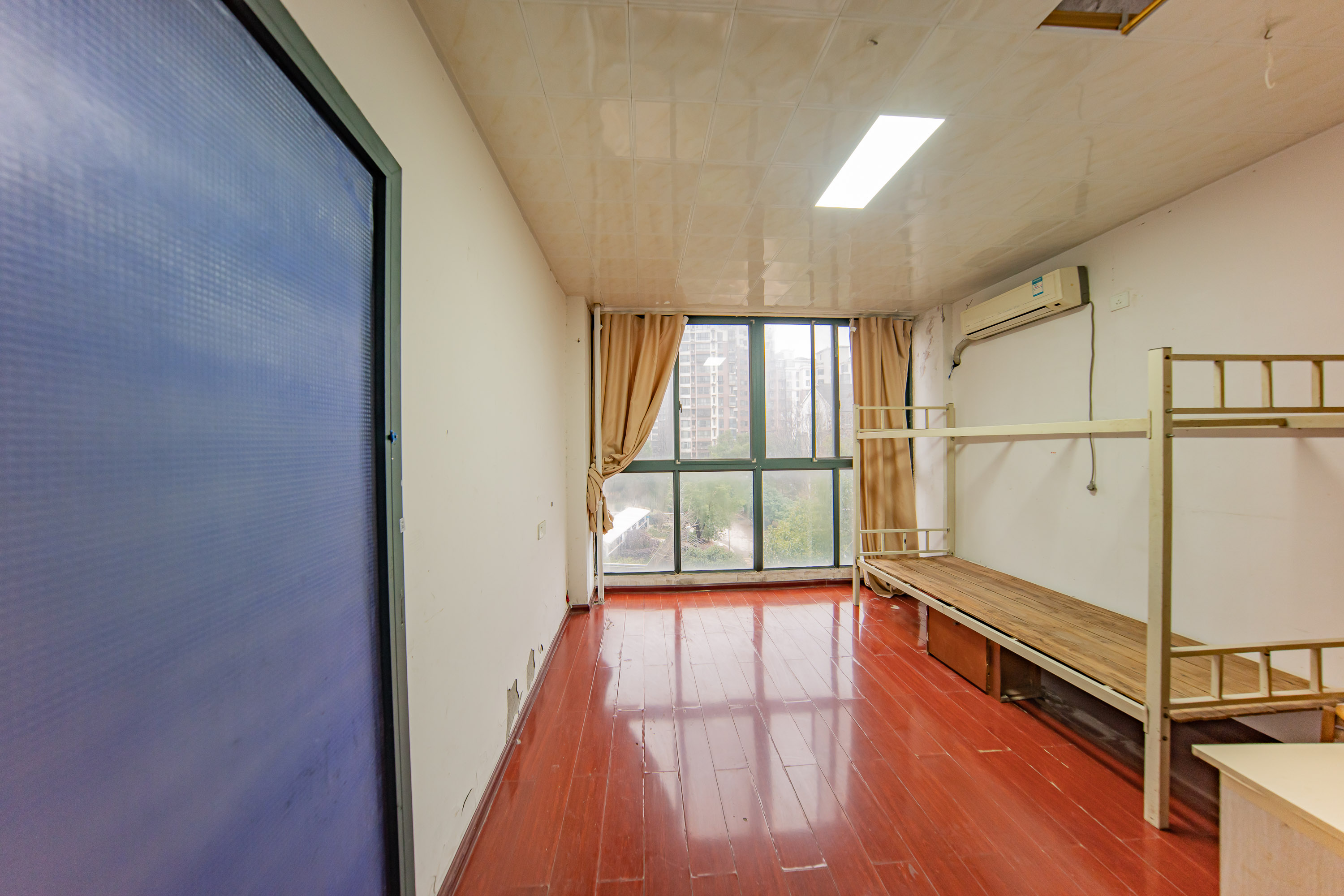 枫华府第 4室2厅2卫 62.0万 枫华府第 4室2厅2卫 62.0万卧室