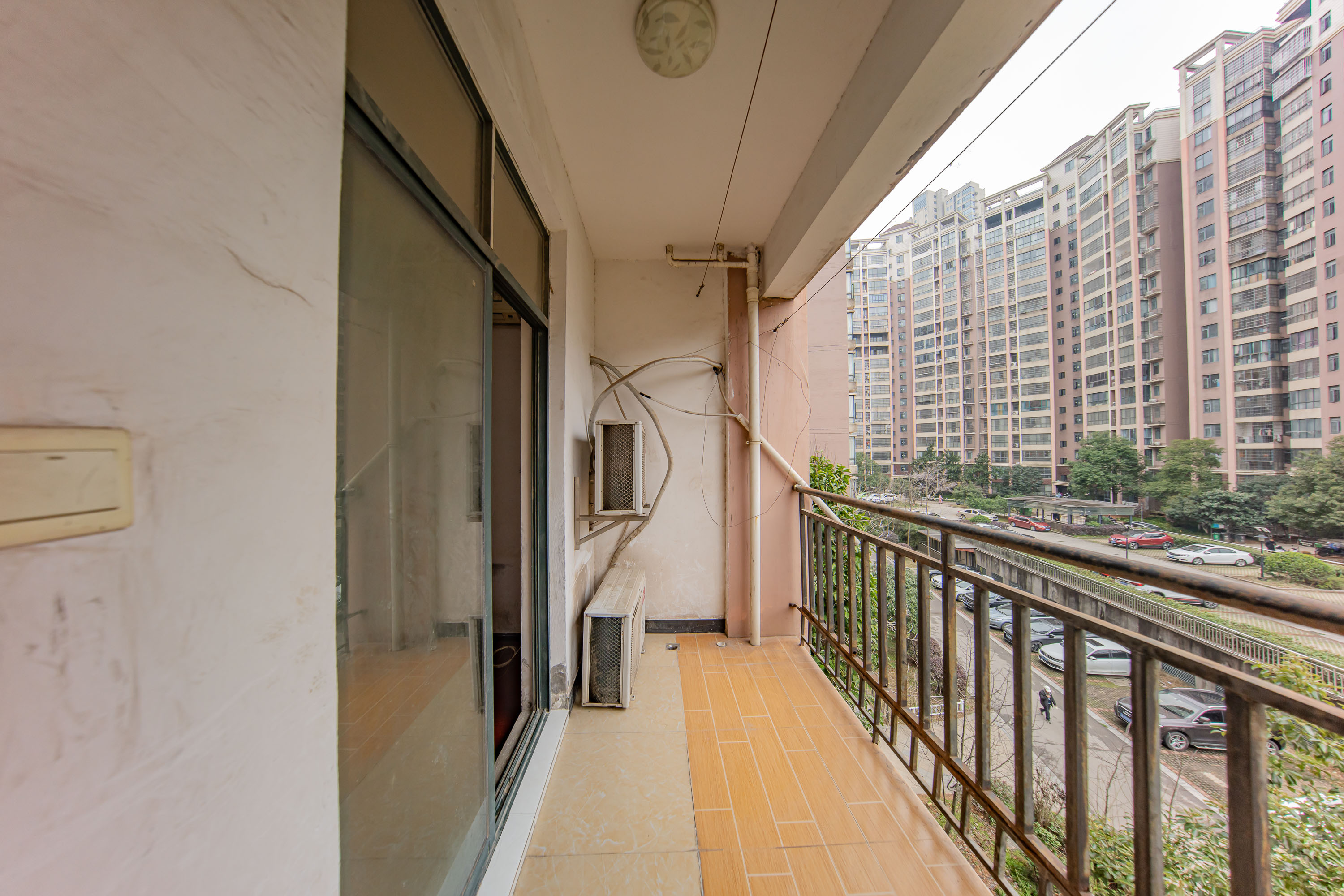 枫华府第 4室2厅2卫 62.0万 枫华府第 4室2厅2卫 62.0万阳台