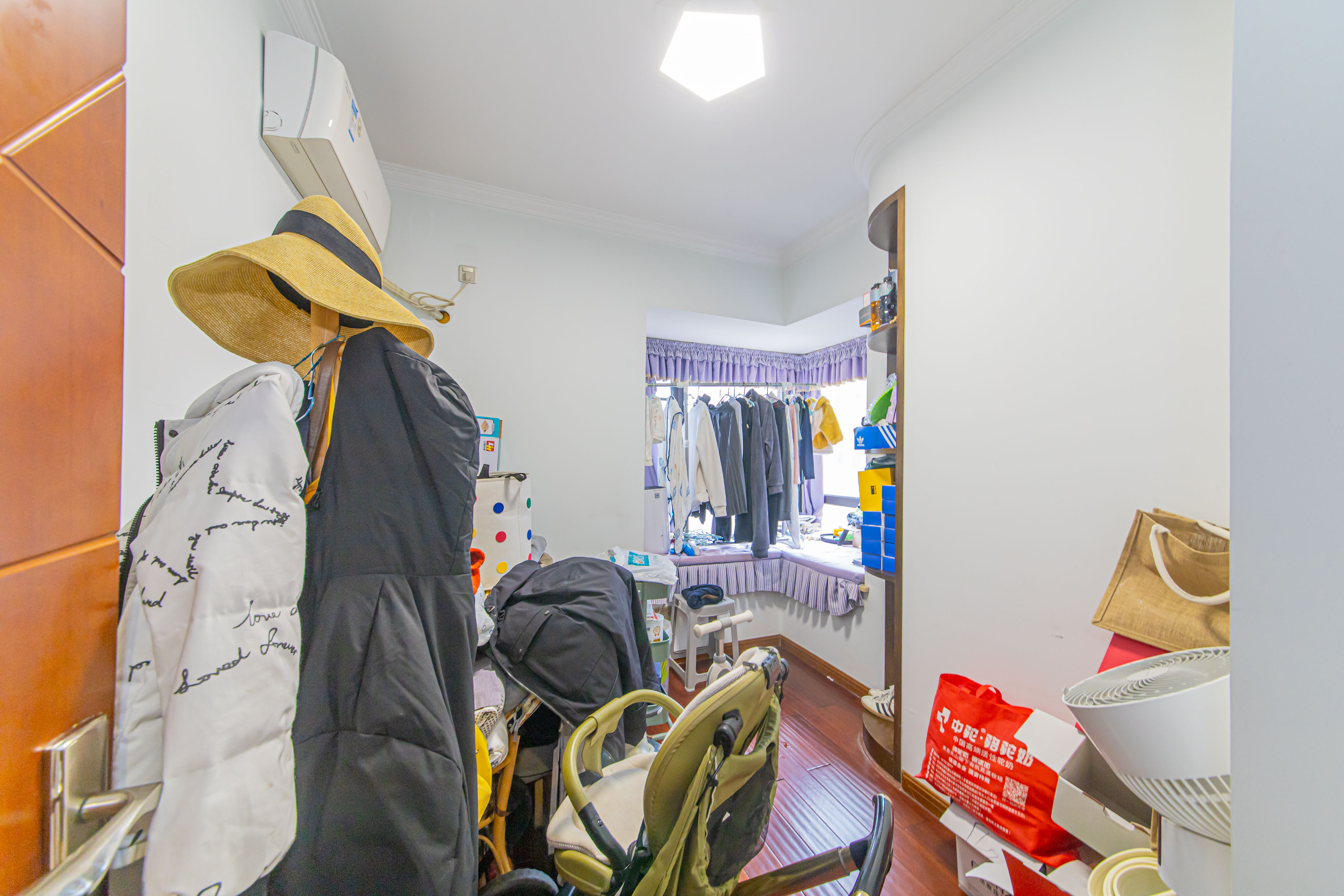 中信凯旋蓝岸（中信新城三期）  3室2厅1卫    68.0万卧室