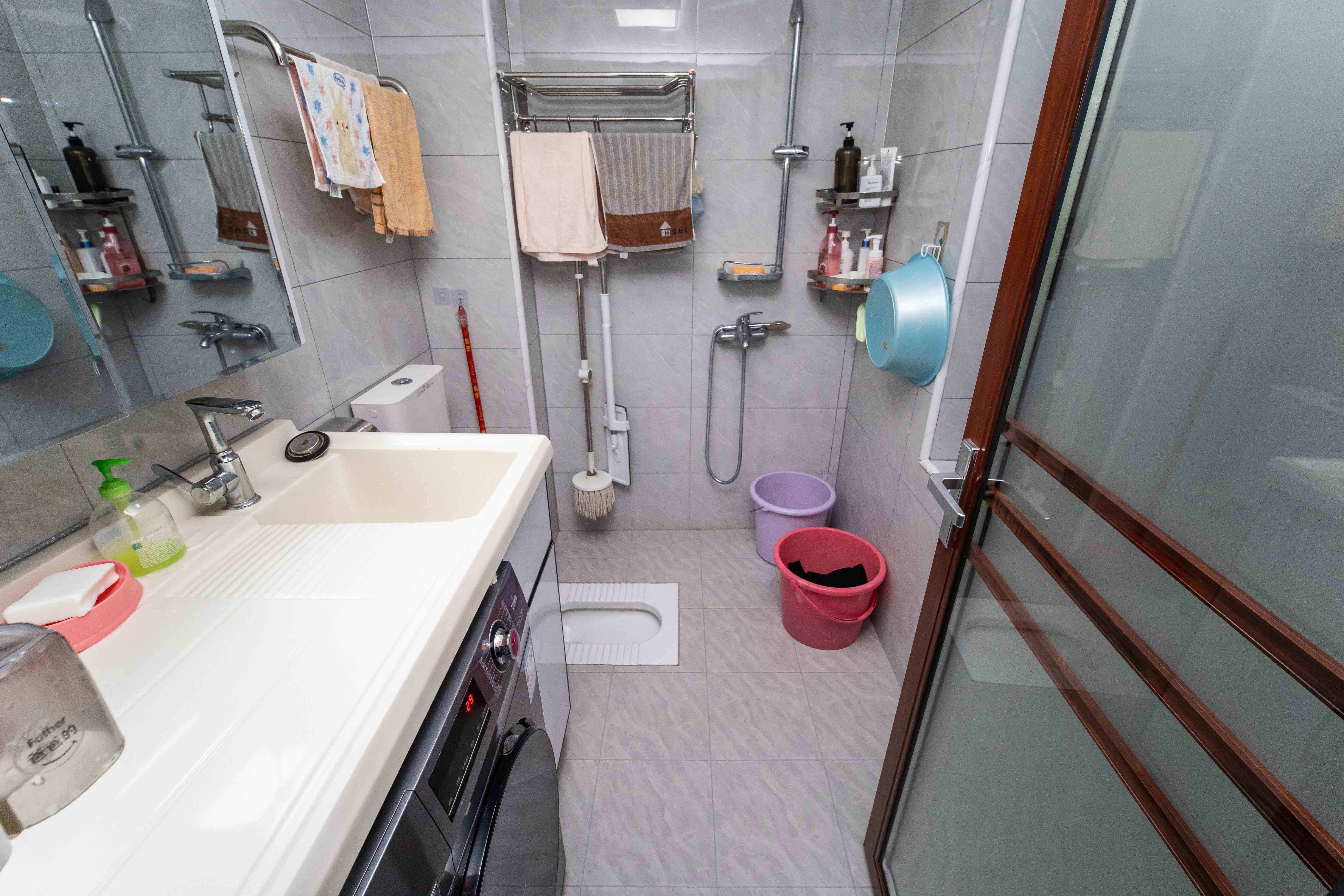 山水华景  3室2厅1卫   72.00万卫生间