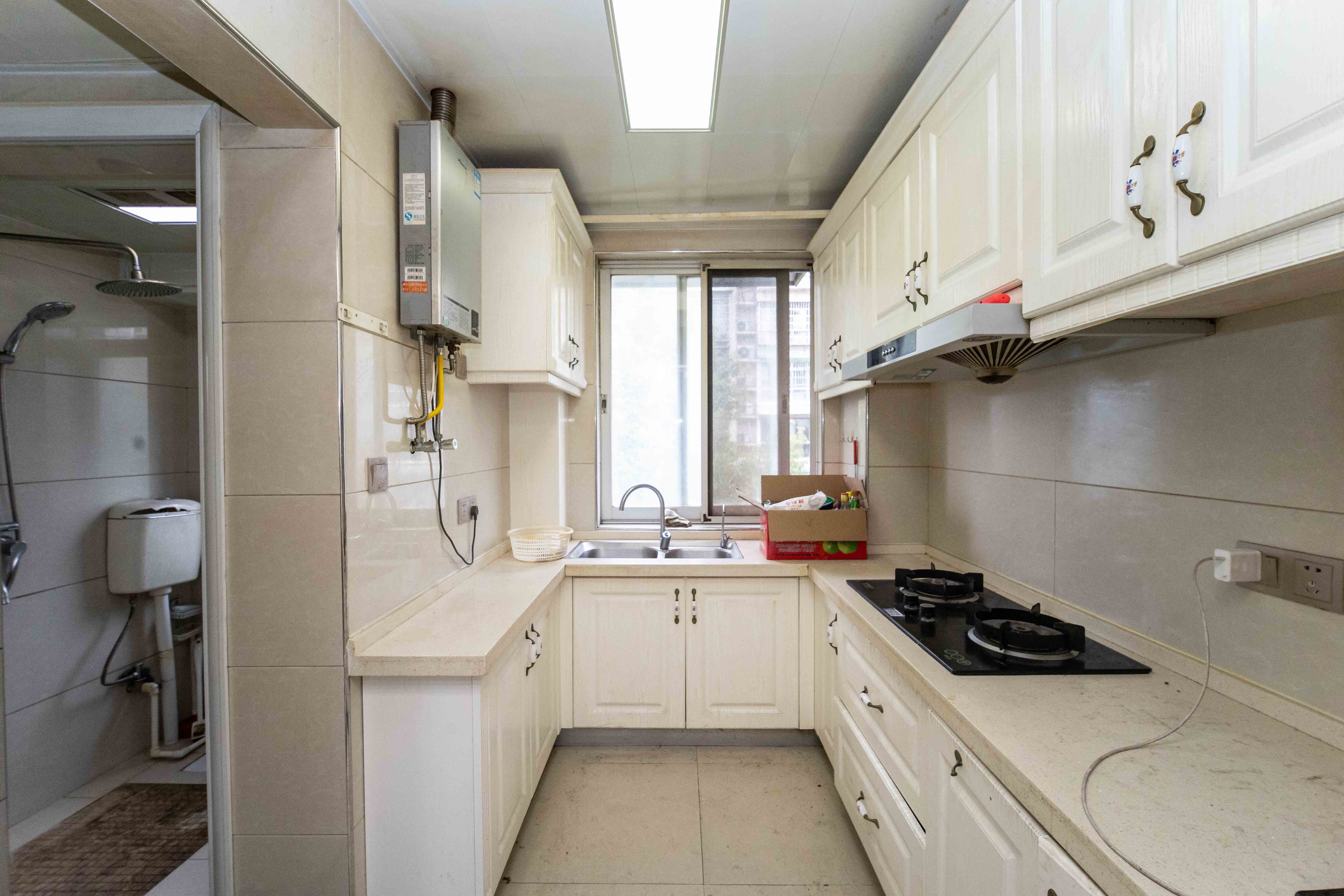 新世纪家园 2室1厅1卫 62.0万 新世纪家园 2室1厅1卫 62.0万厨房