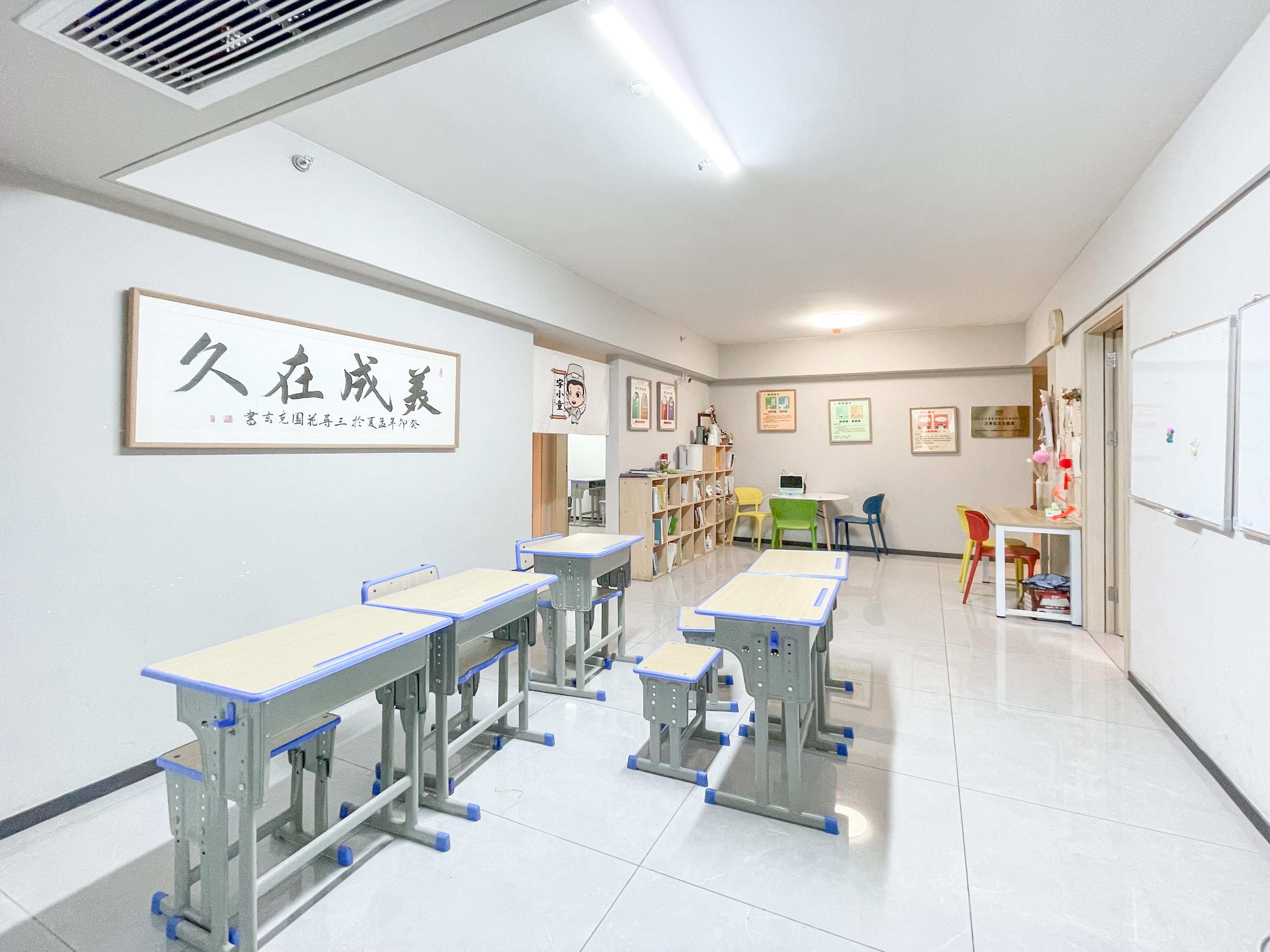 时代梅溪领峰  3室2厅2卫   168.00万客厅