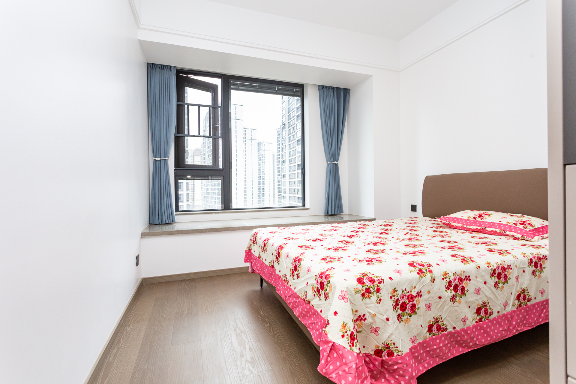 越秀湘江星汇城三期  4室2厅2卫    260.0万 越秀湘江星汇城三期  4室2厅2卫    260.0万卧室