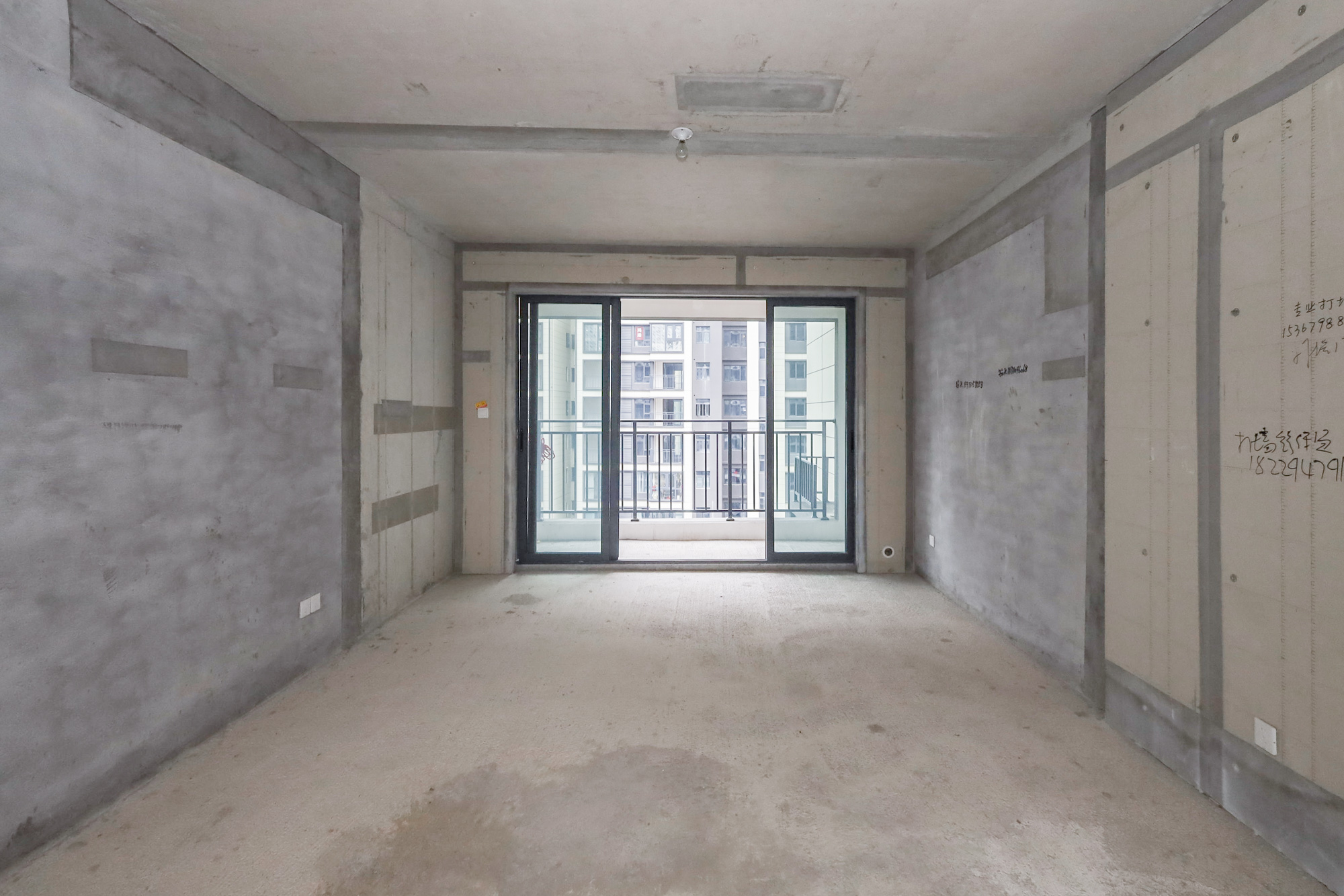 轨道中建麓江府  4室2厅2卫   228.00万