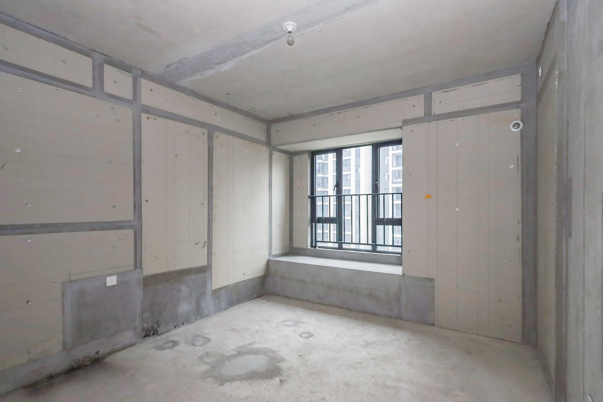 轨道中建麓江府  4室2厅2卫   228.00万卧室