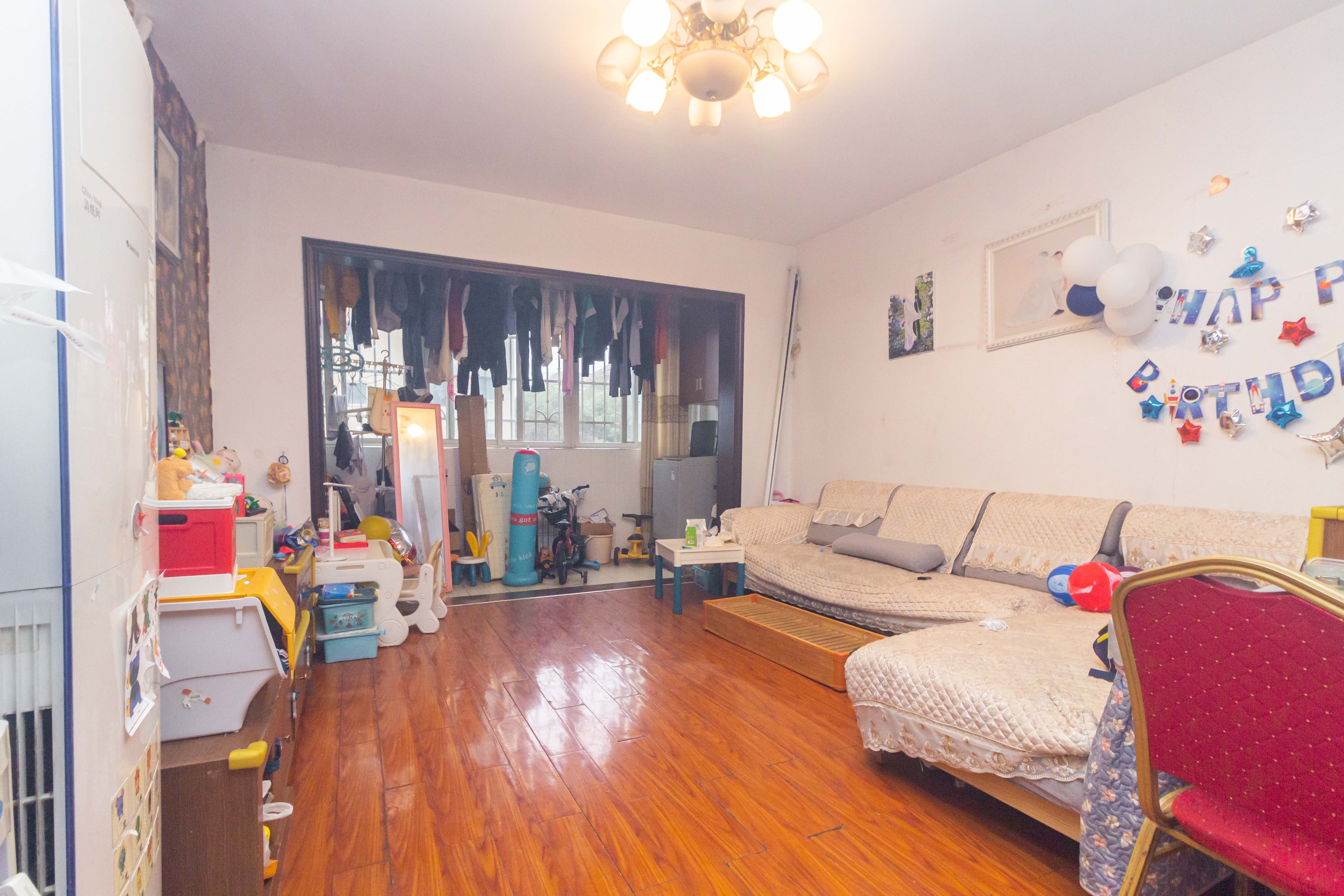 广角之恋(睿智园) 2室2厅1卫 38.8万 广角之恋(睿智园) 2室2厅1卫 38.8万客厅