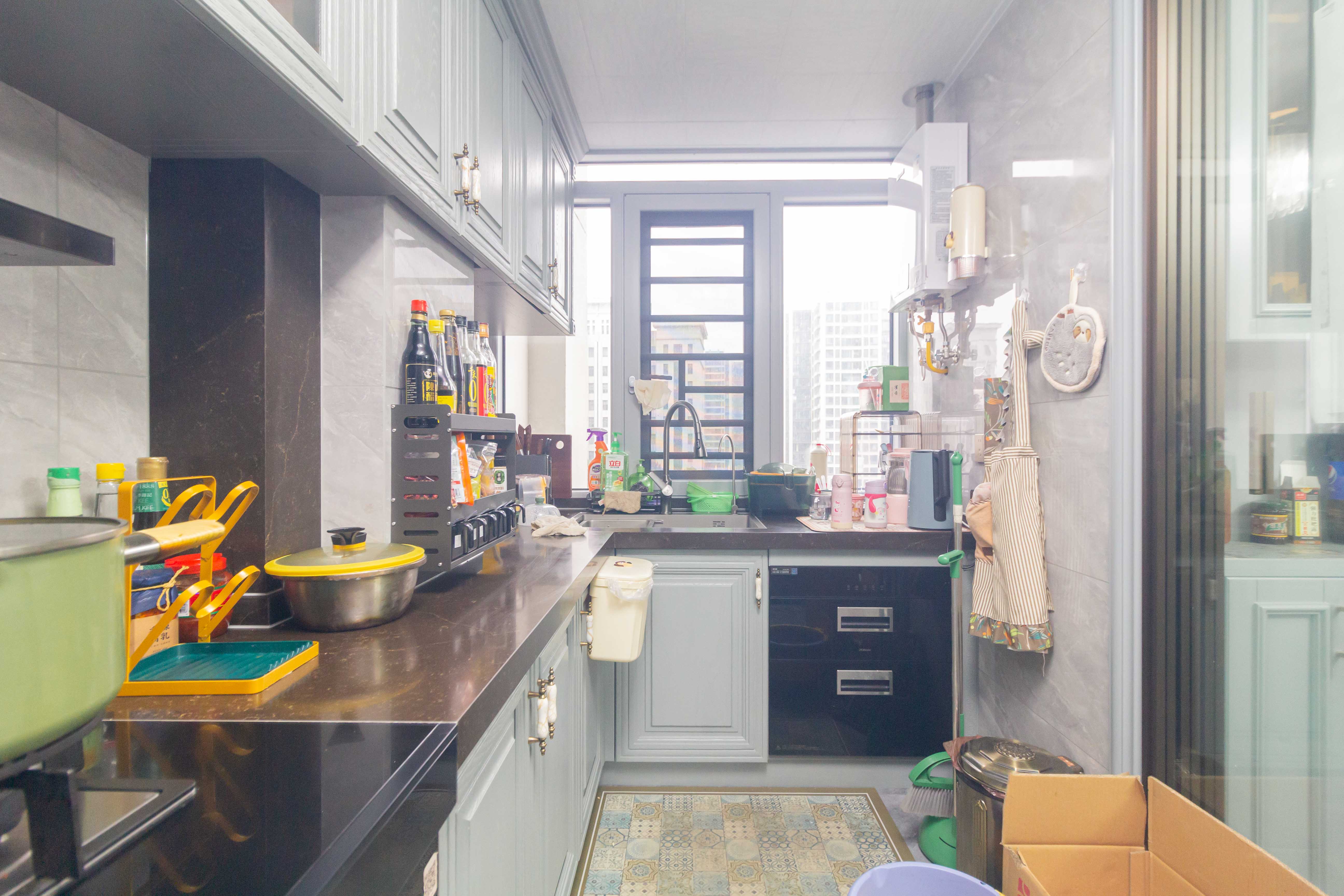 旭辉汇樾城  4室2厅2卫    130.0万 旭辉汇樾城  4室2厅2卫    130.0万厨房