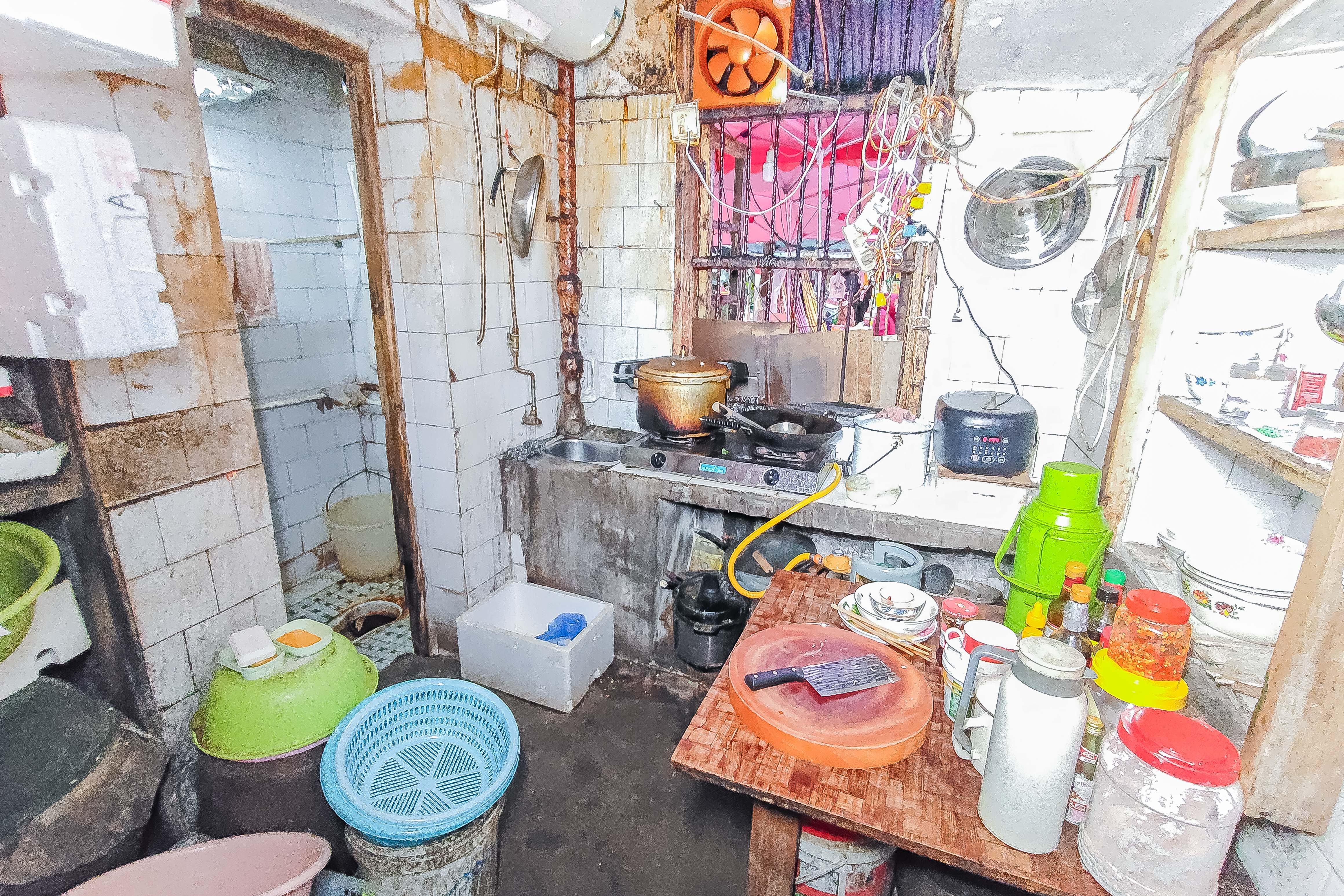 红旗社区  3室2厅2卫   128.00万厨房